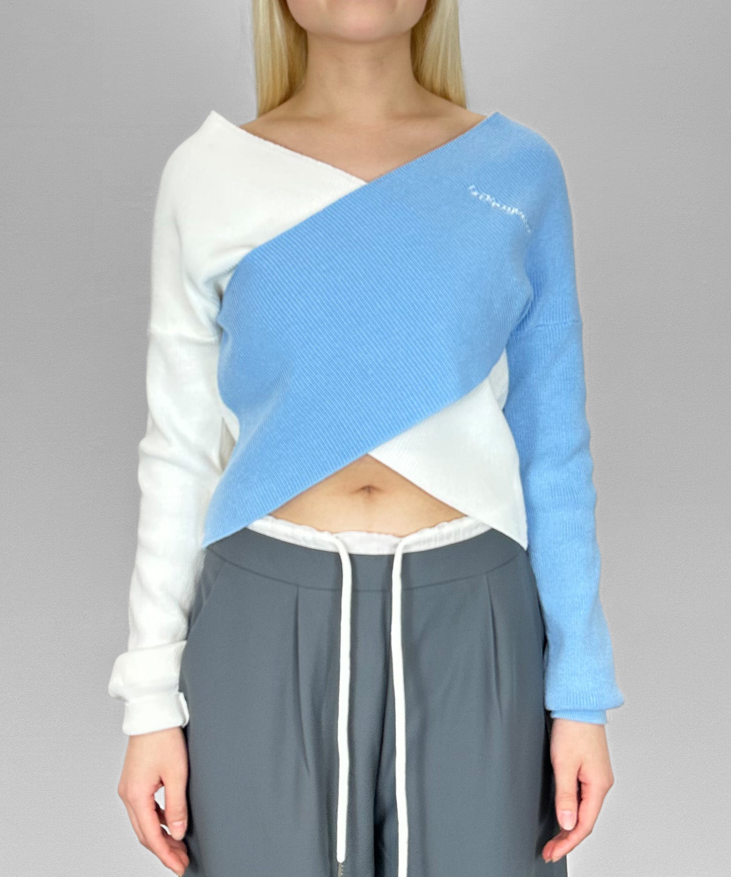 クロスオフショルバイカラーニット