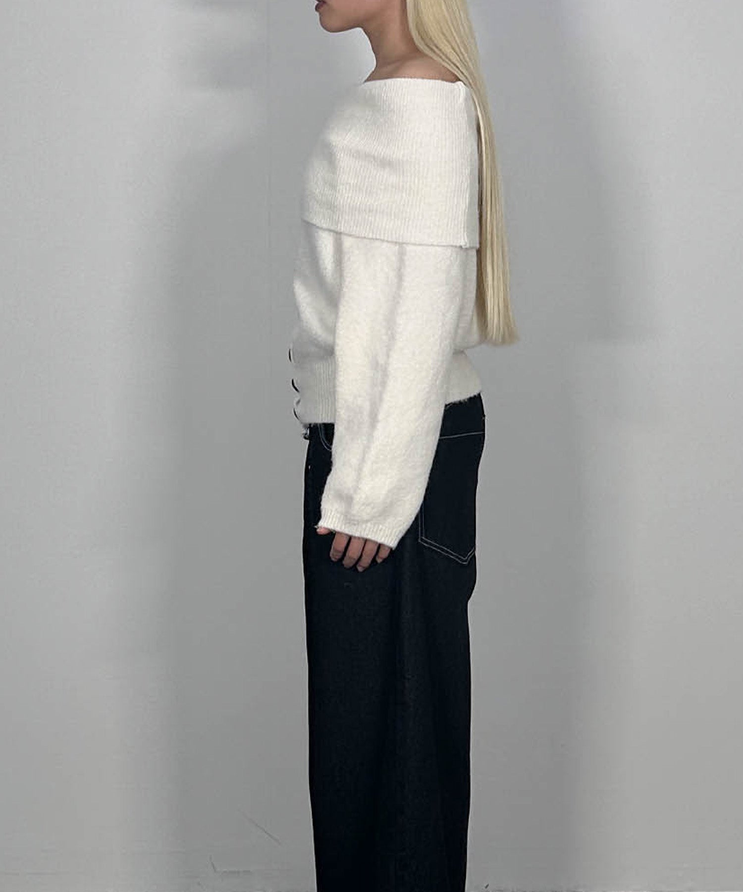 ウエスト3ボタンオフショルニット