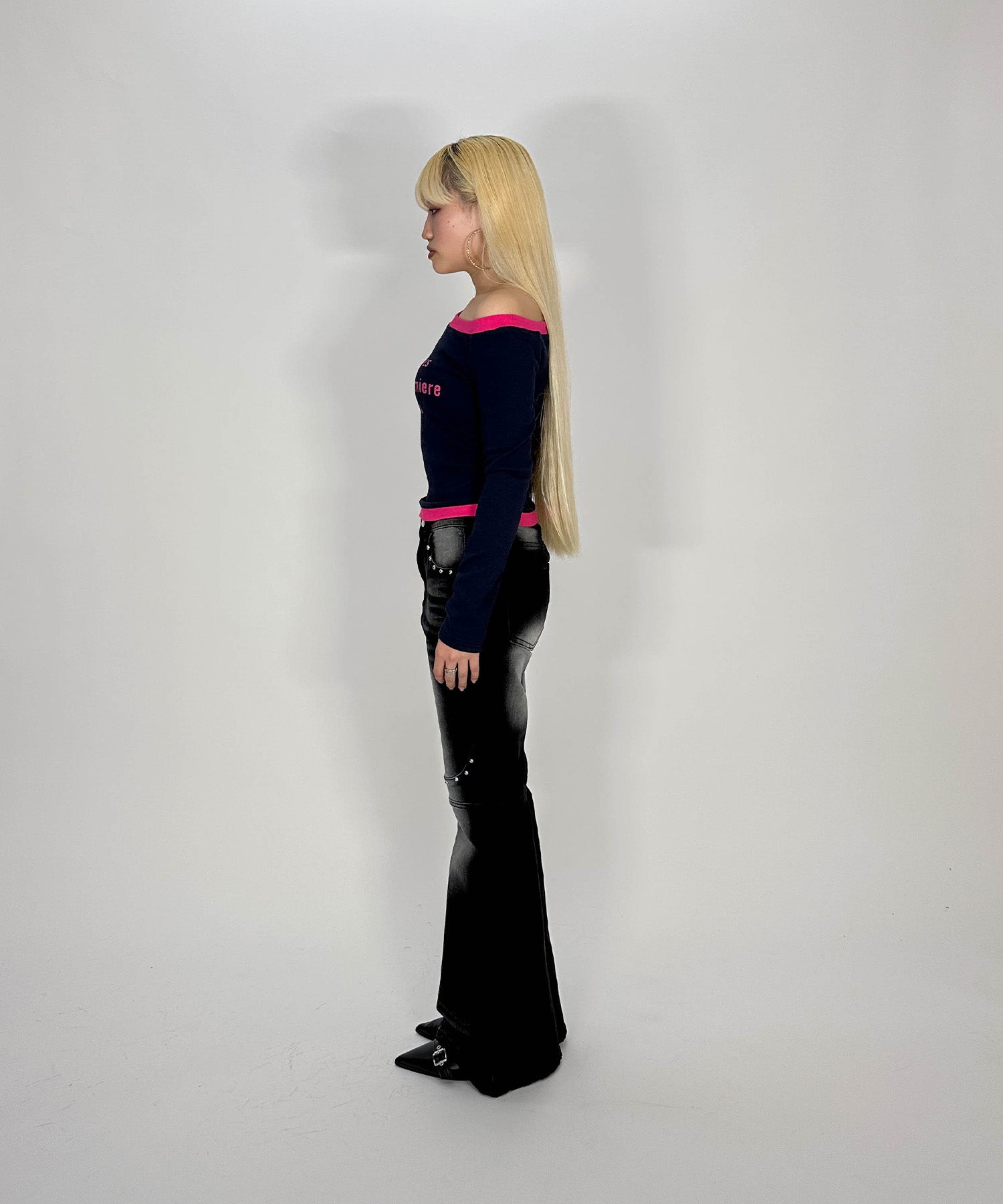 スタッズ付きフレアデニム