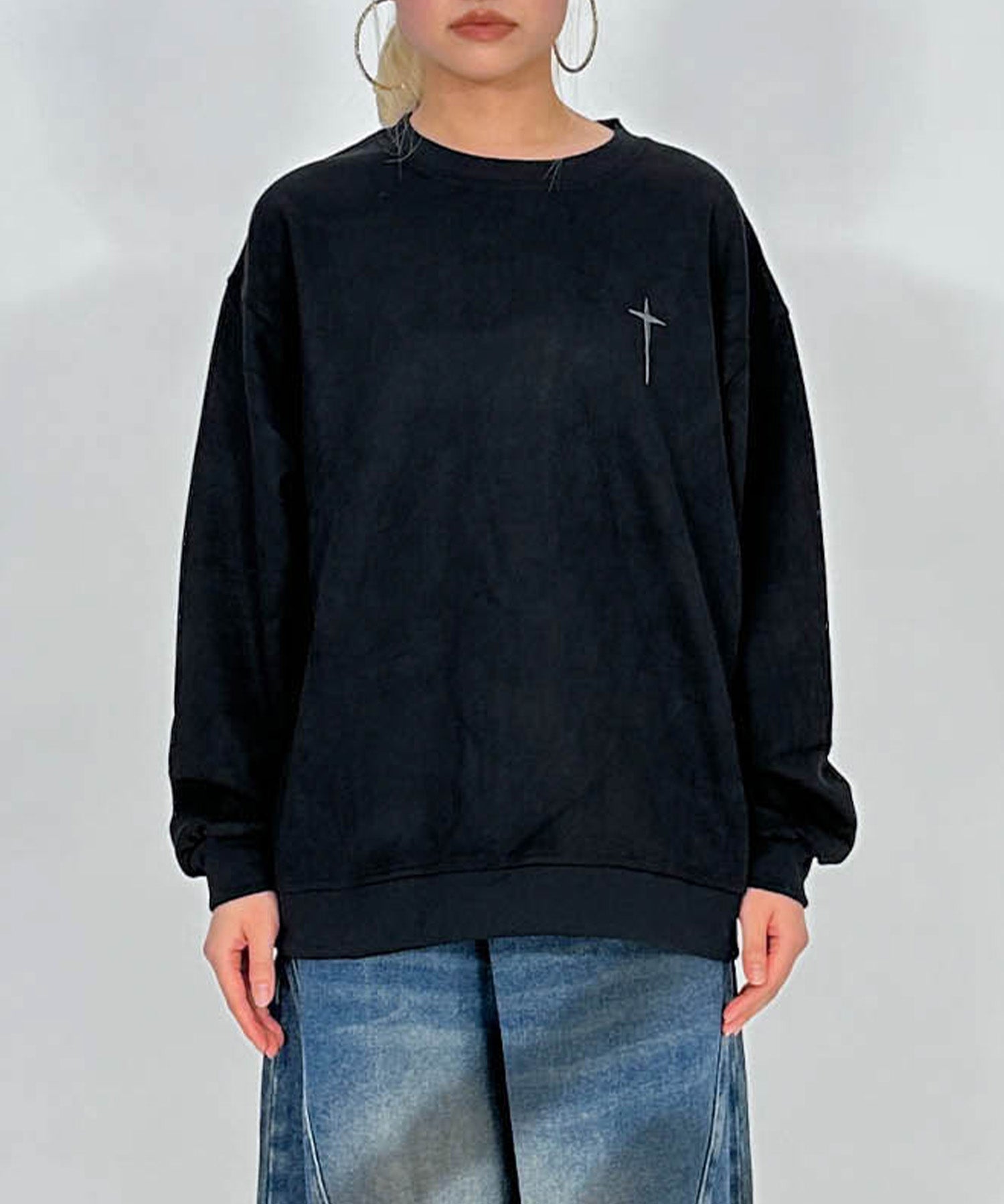 スウェード刺繍ロゴルーズスウェットトップス