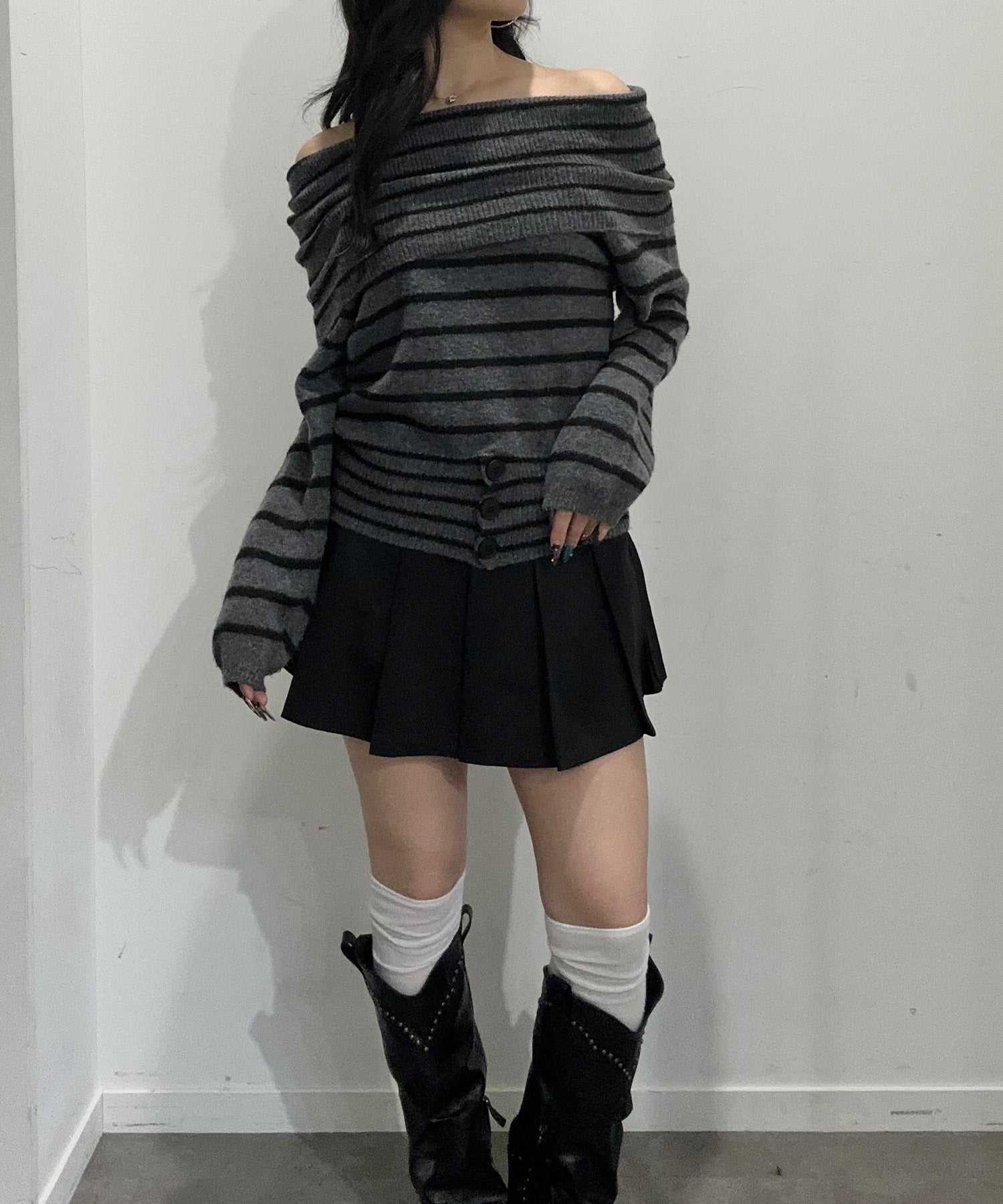 ウエスト3ボタンオフショルニット