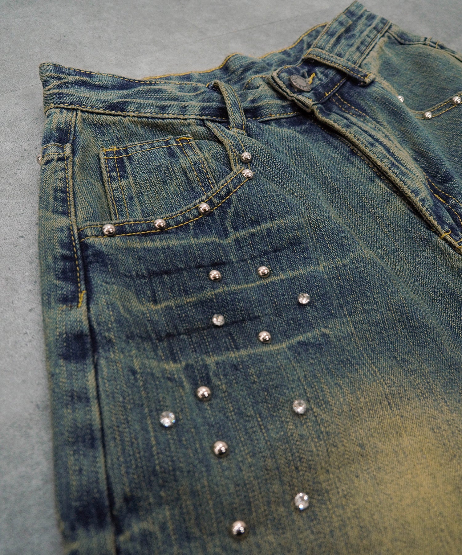 スタッズバミューダデニムパンツ