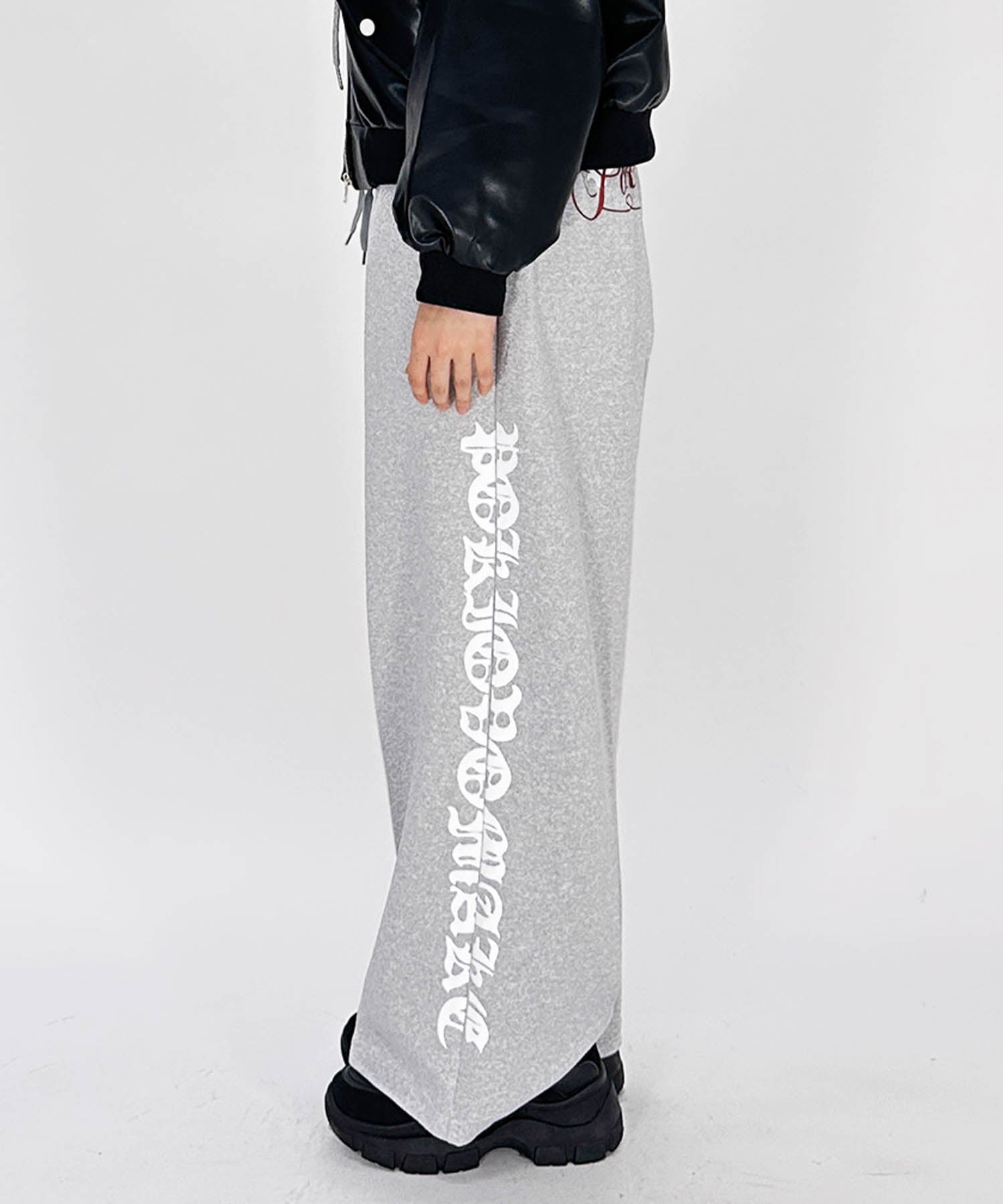 クロムレタリングスウェットパンツ