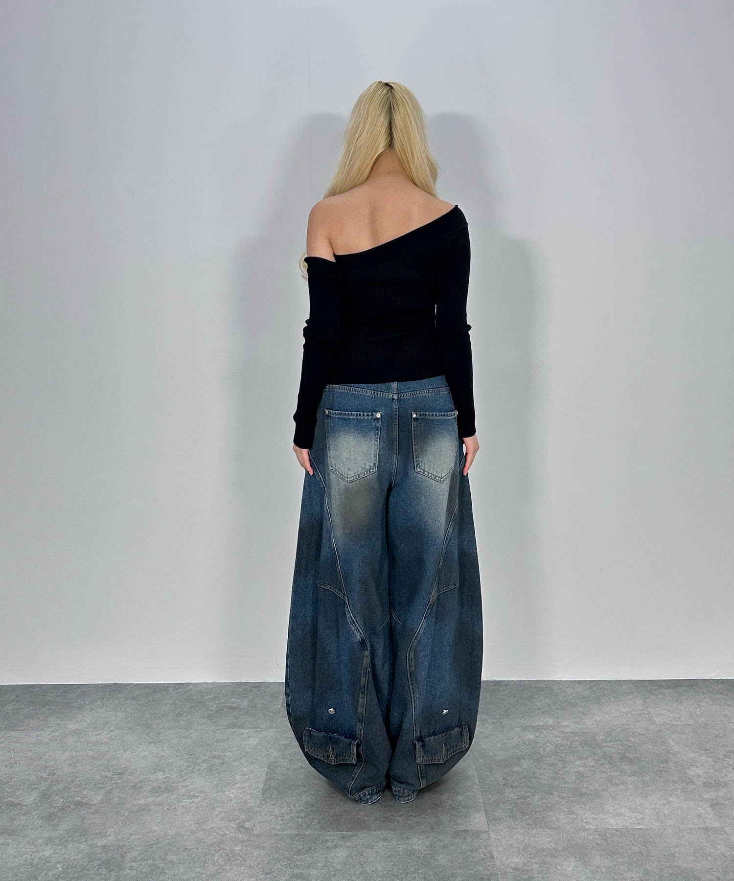 ワンアームオフショルニット