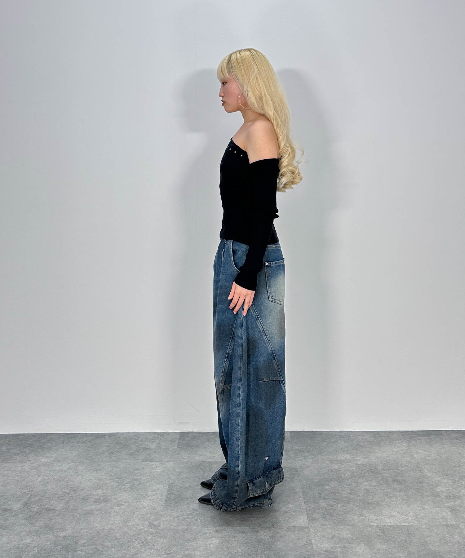 ワンアームオフショルニット