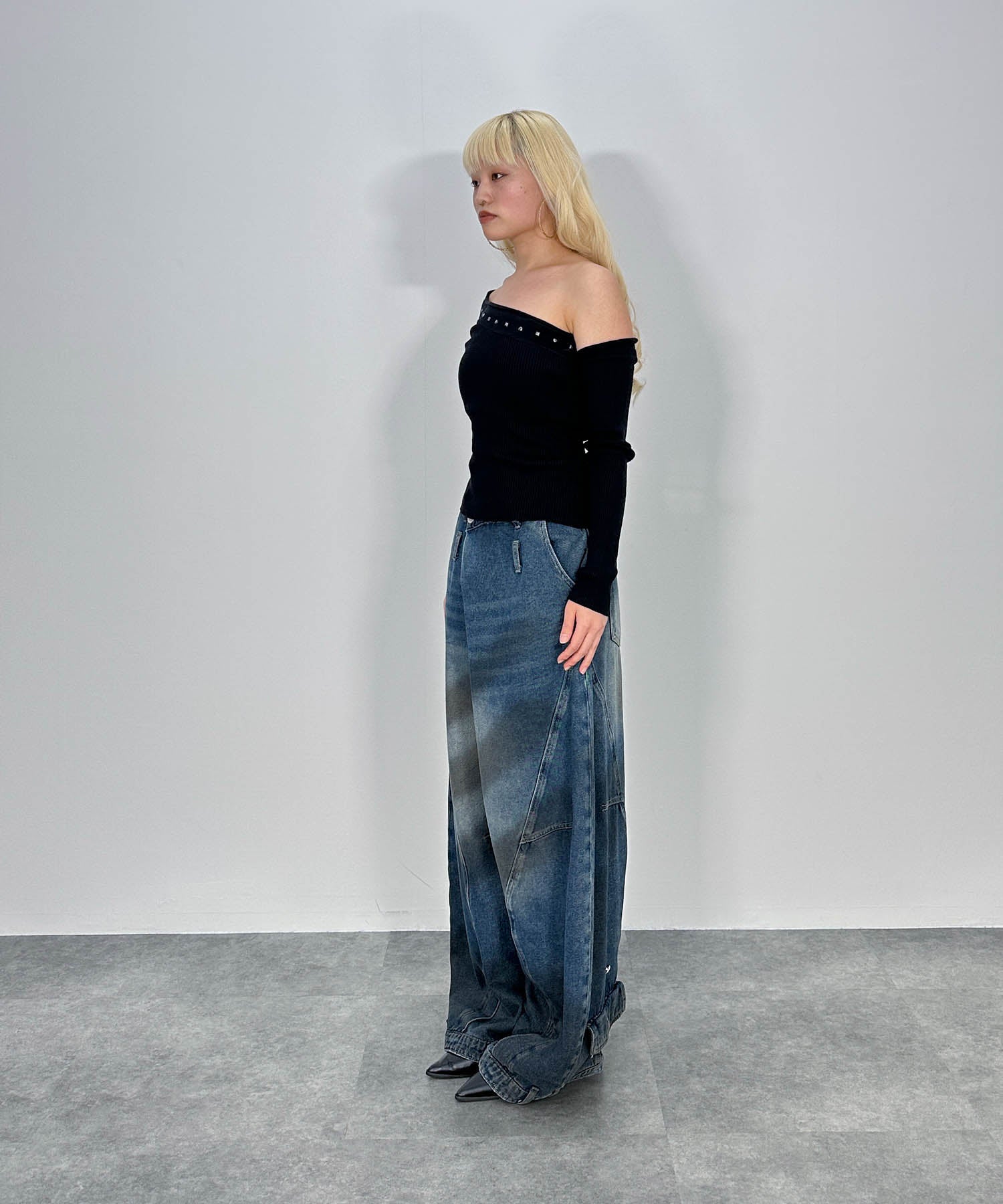 ワンアームオフショルニット