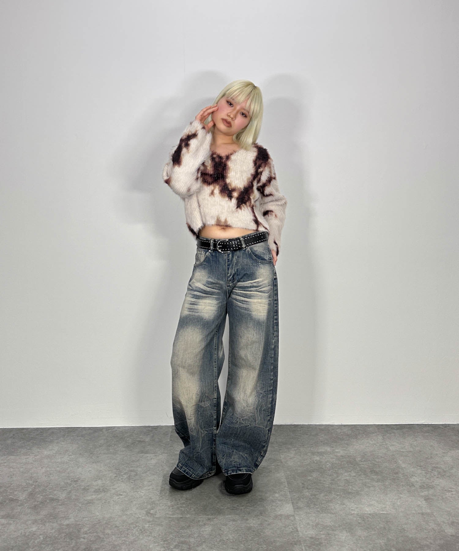 ニュアンス柄ルーズネックニット