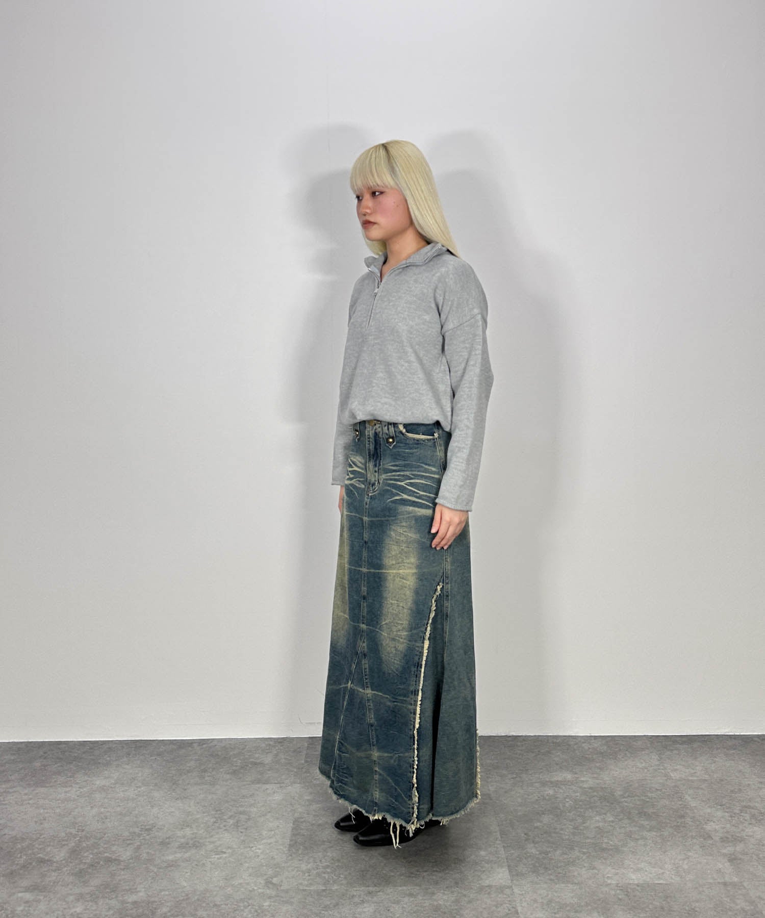 バックロゴハーフジップニット