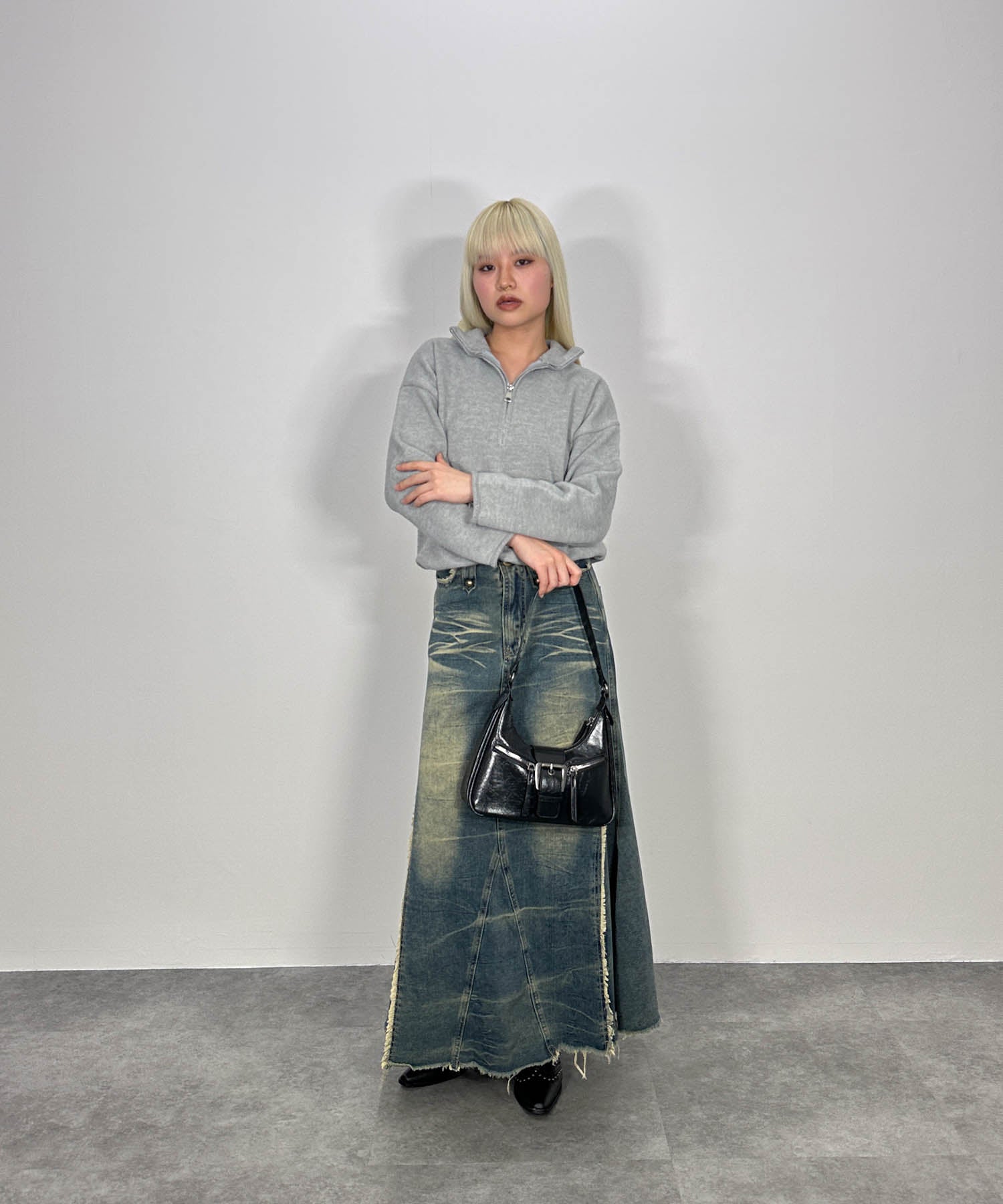 バックロゴハーフジップニット