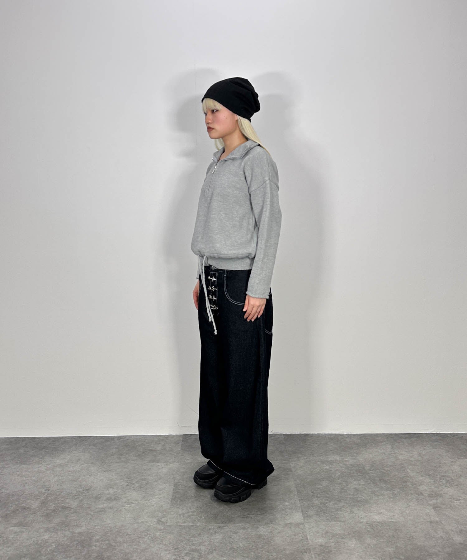 バックロゴハーフジップニット