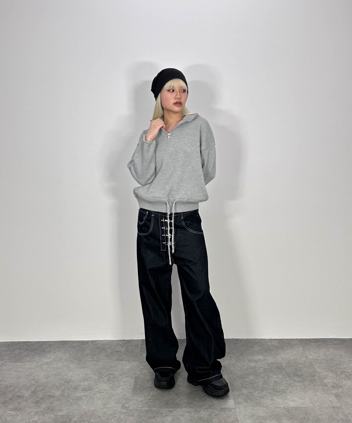 バックロゴハーフジップニット