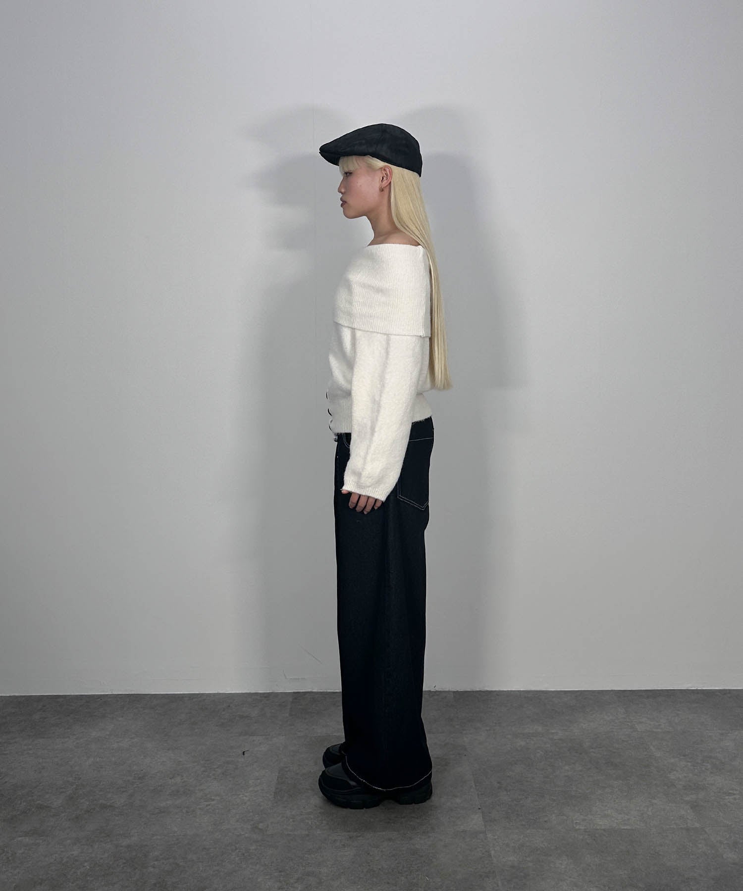 ウエスト3ボタンオフショルニット