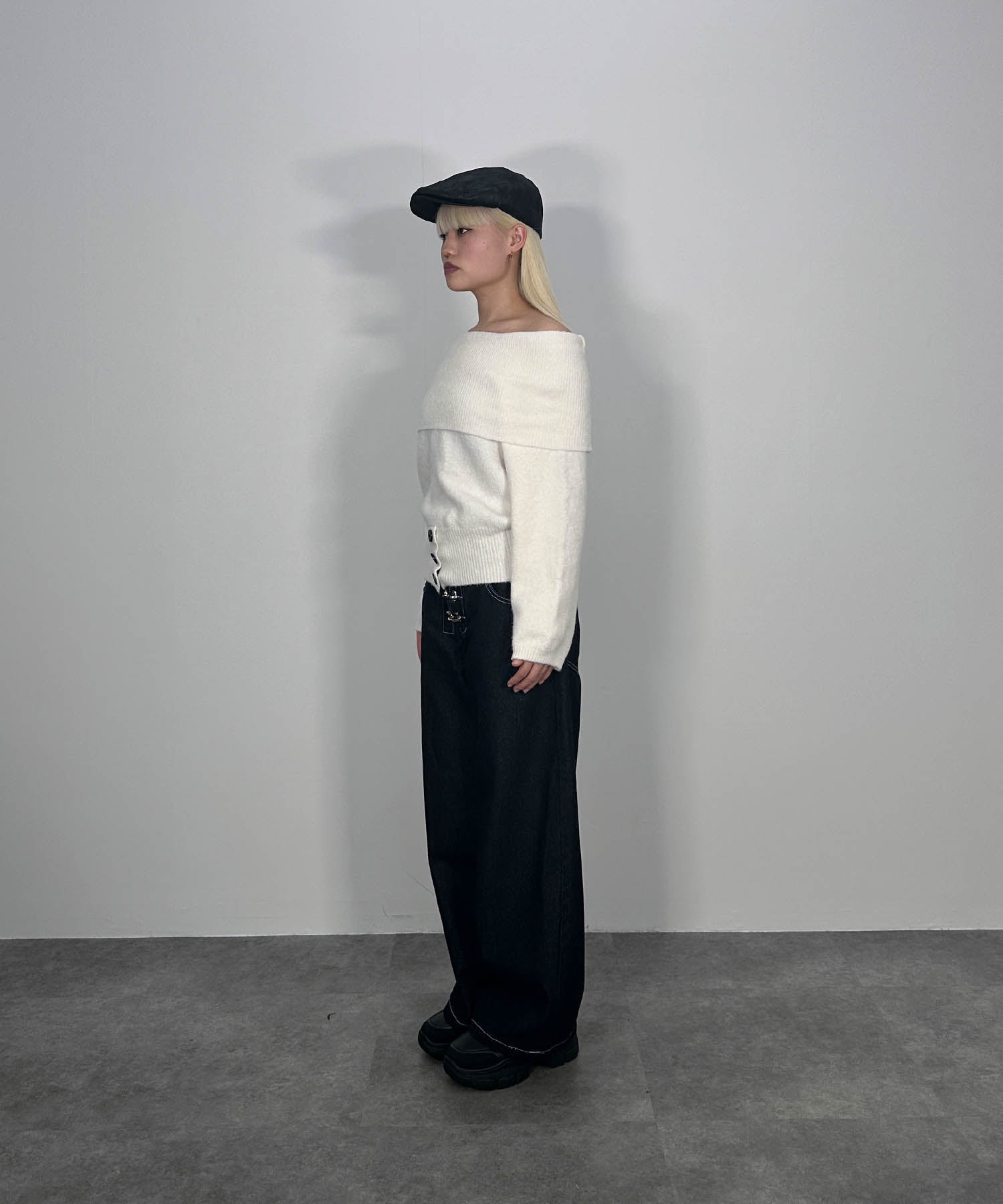 ウエスト3ボタンオフショルニット