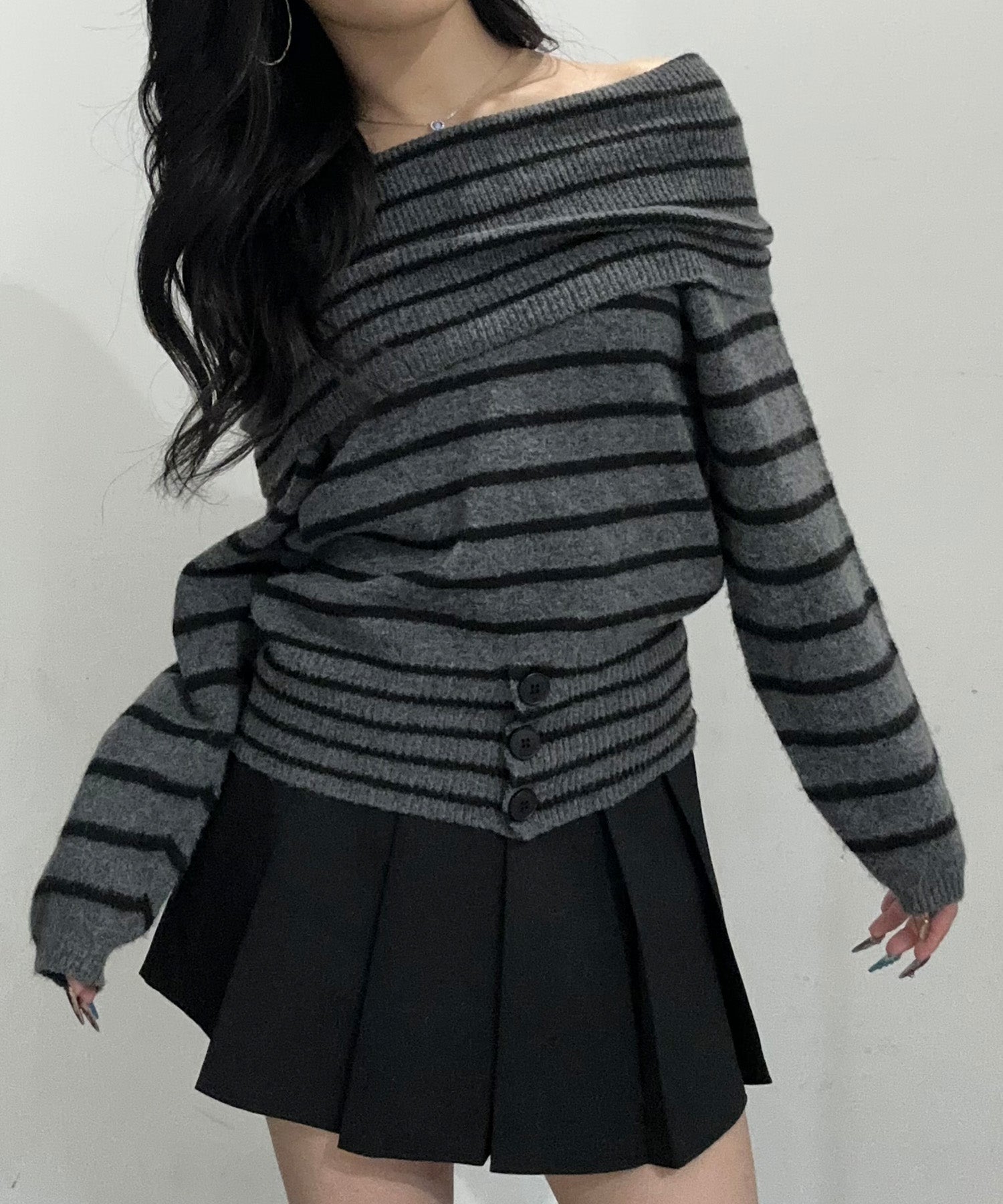 ウエスト3ボタンオフショルニット