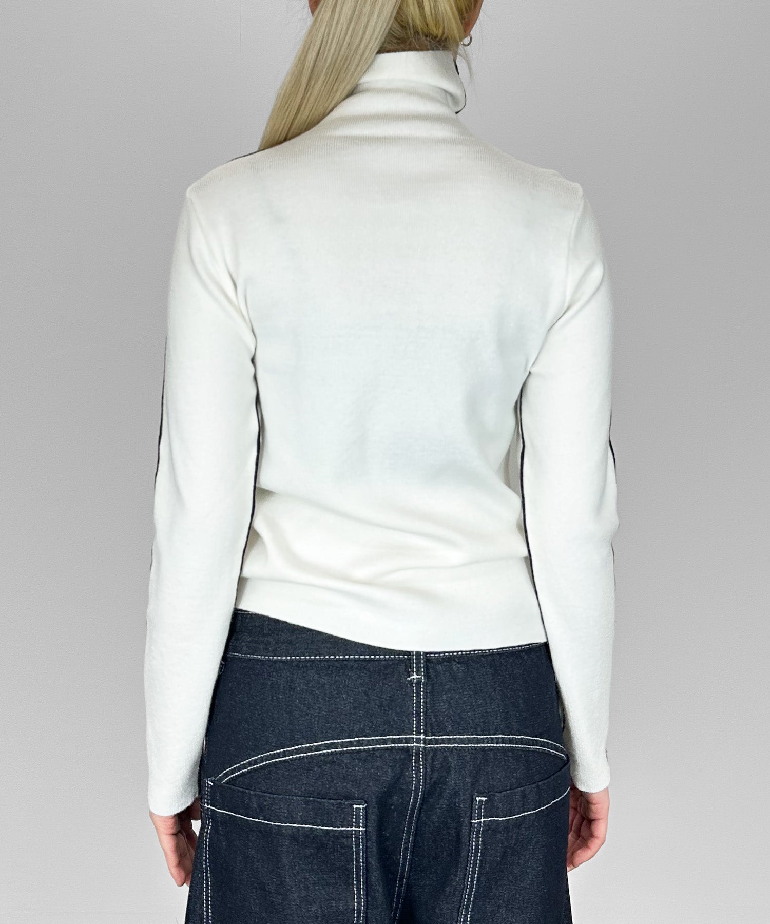 ハイネックワンライントップス