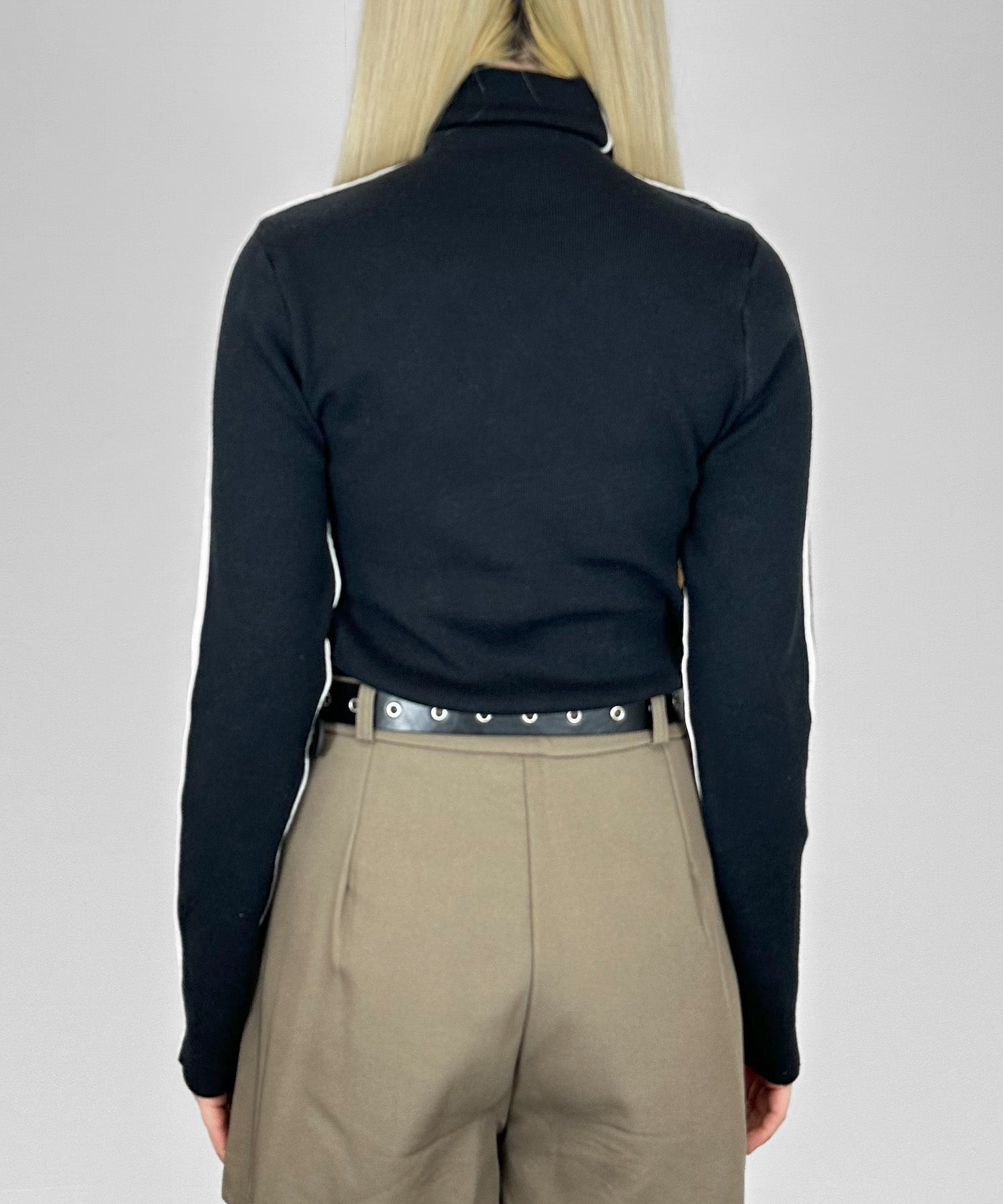 ハイネックワンライントップス