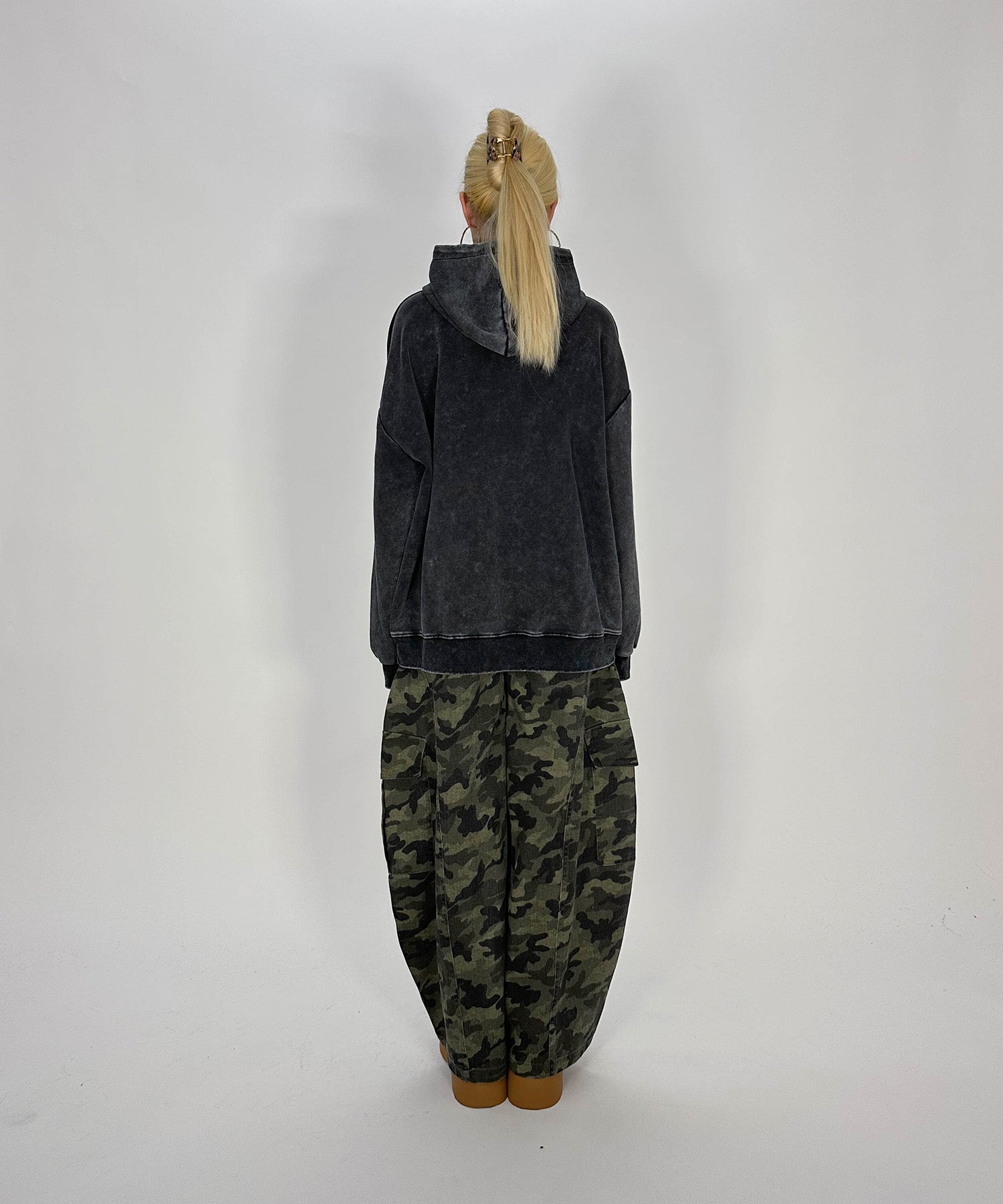 オーバーサイズロゴフードパーカー