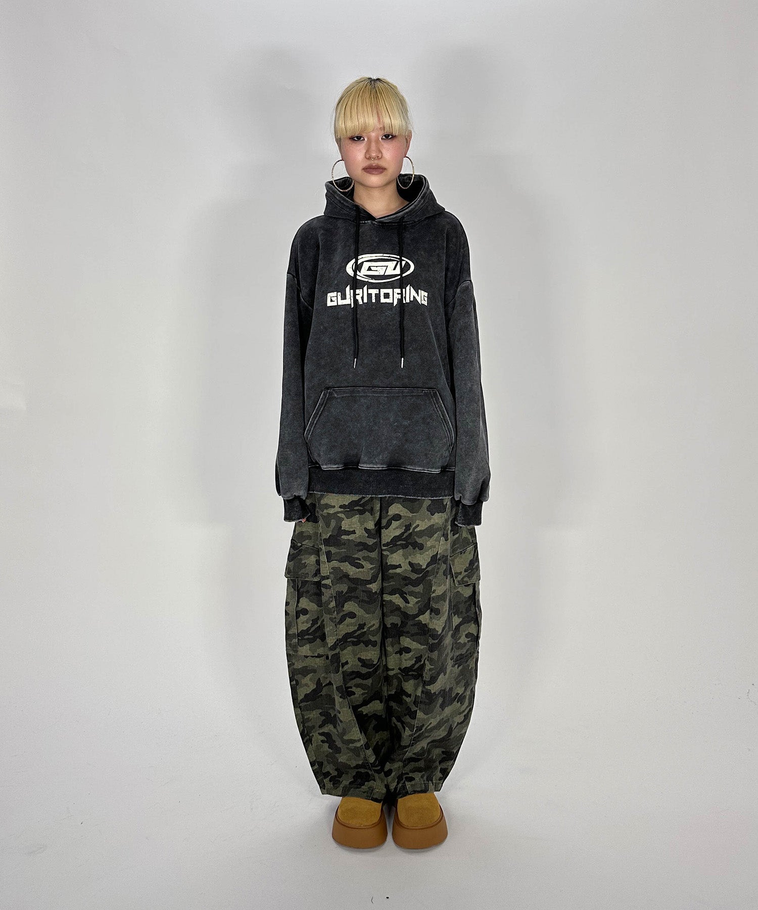 オーバーサイズロゴフードパーカー