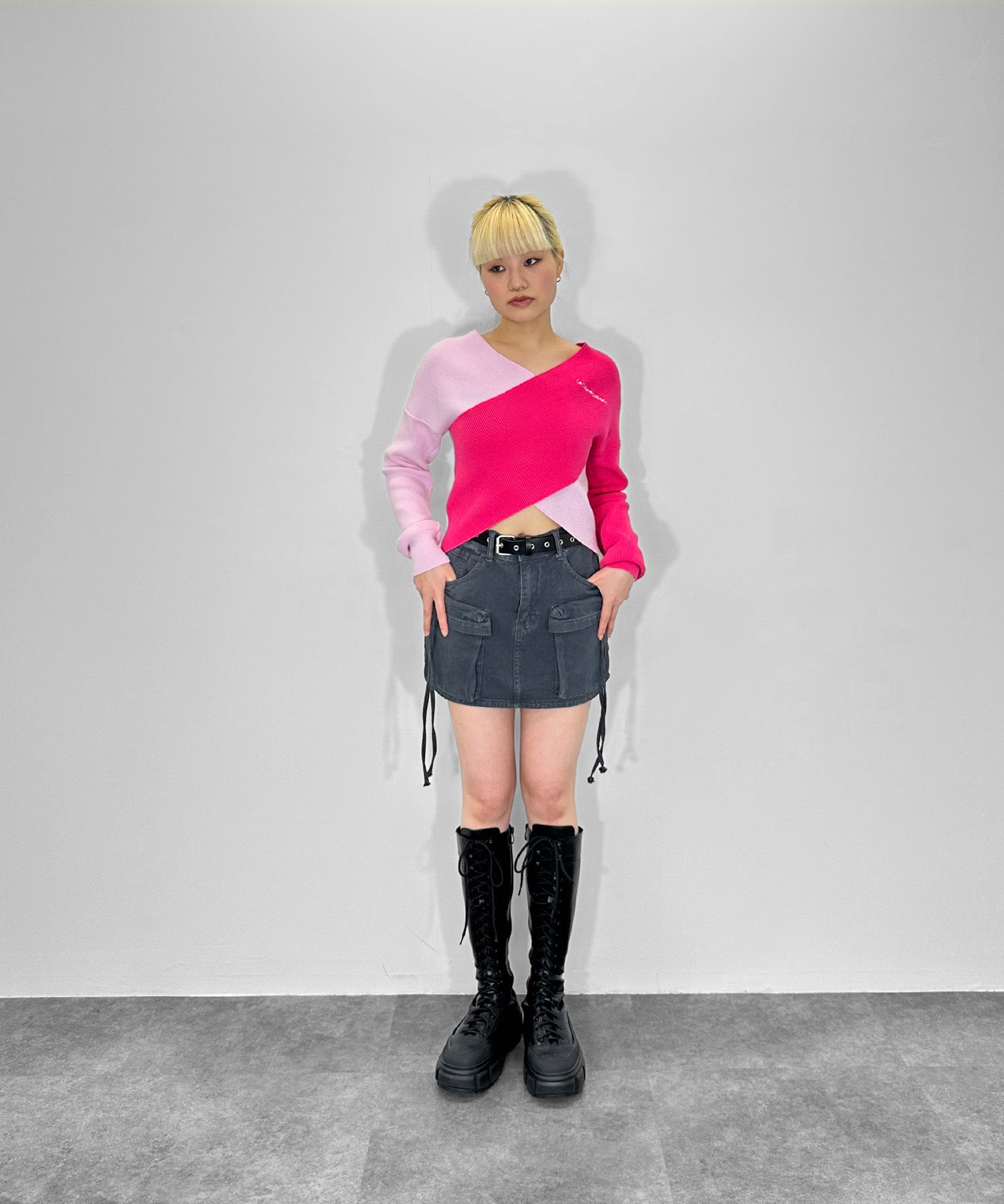 クロスオフショルバイカラーニット