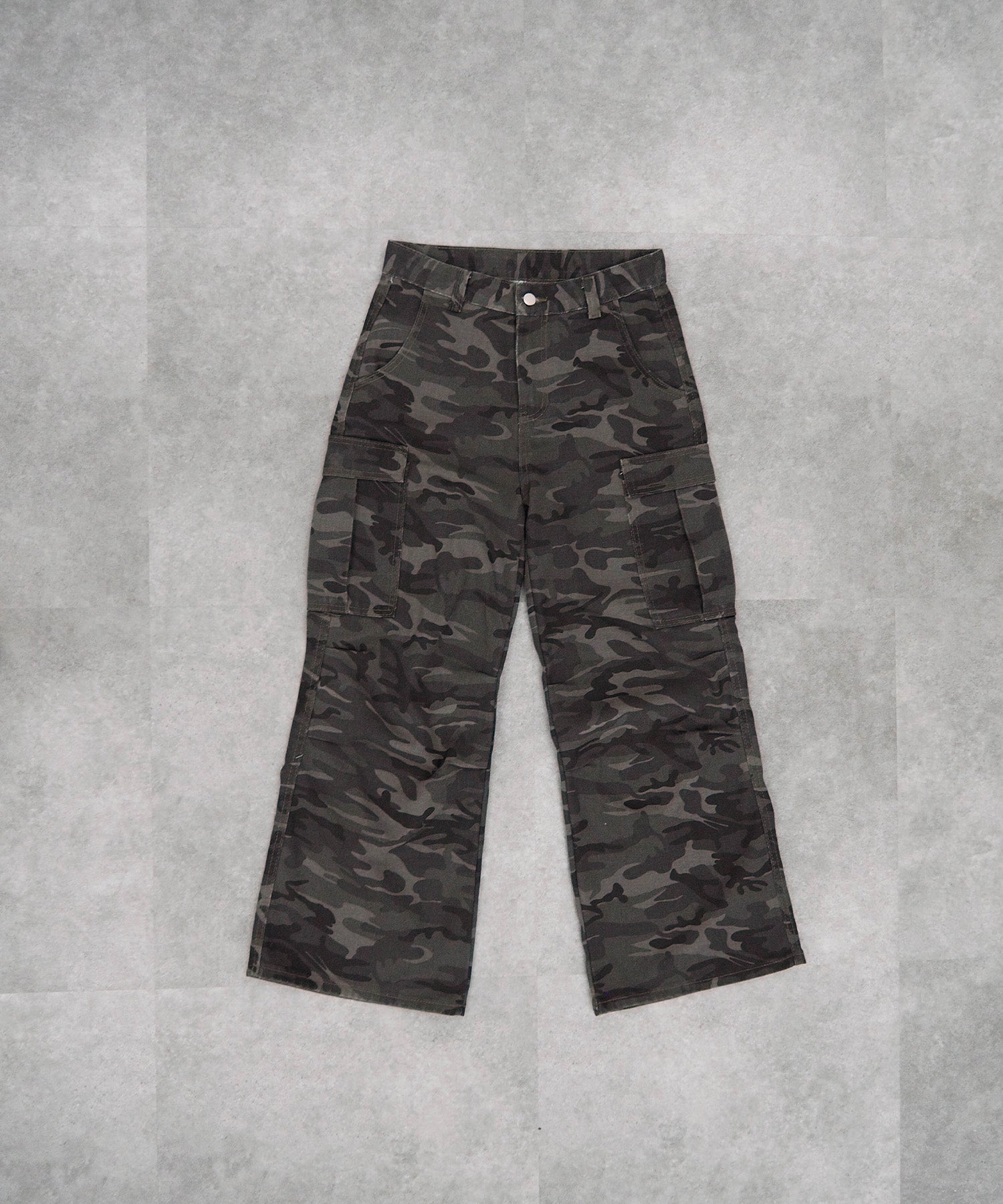 カモ柄カーゴパンツ
