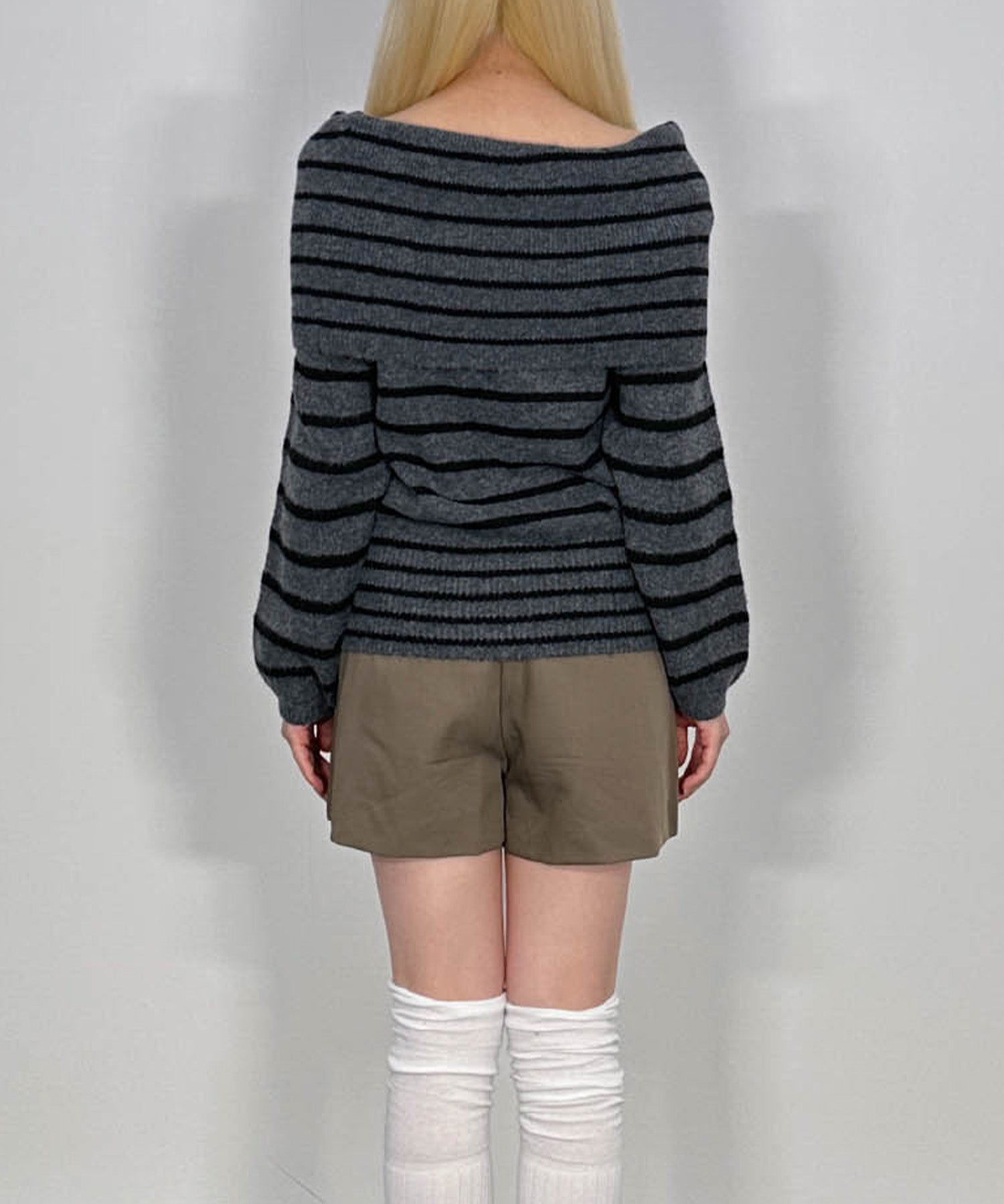 ウエスト3ボタンオフショルニット