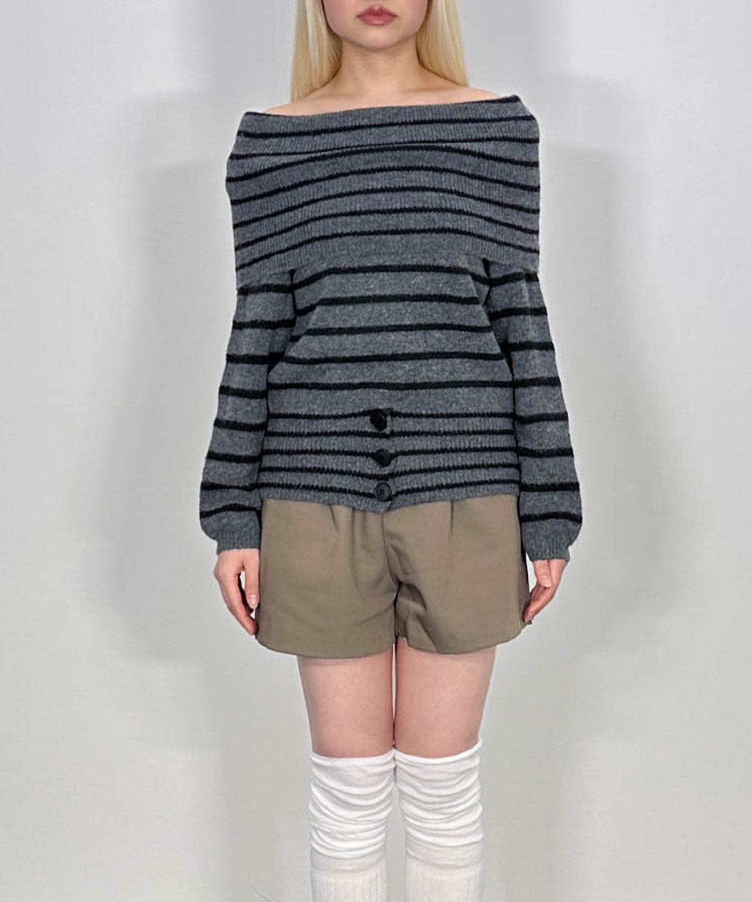 ウエスト3ボタンオフショルニット