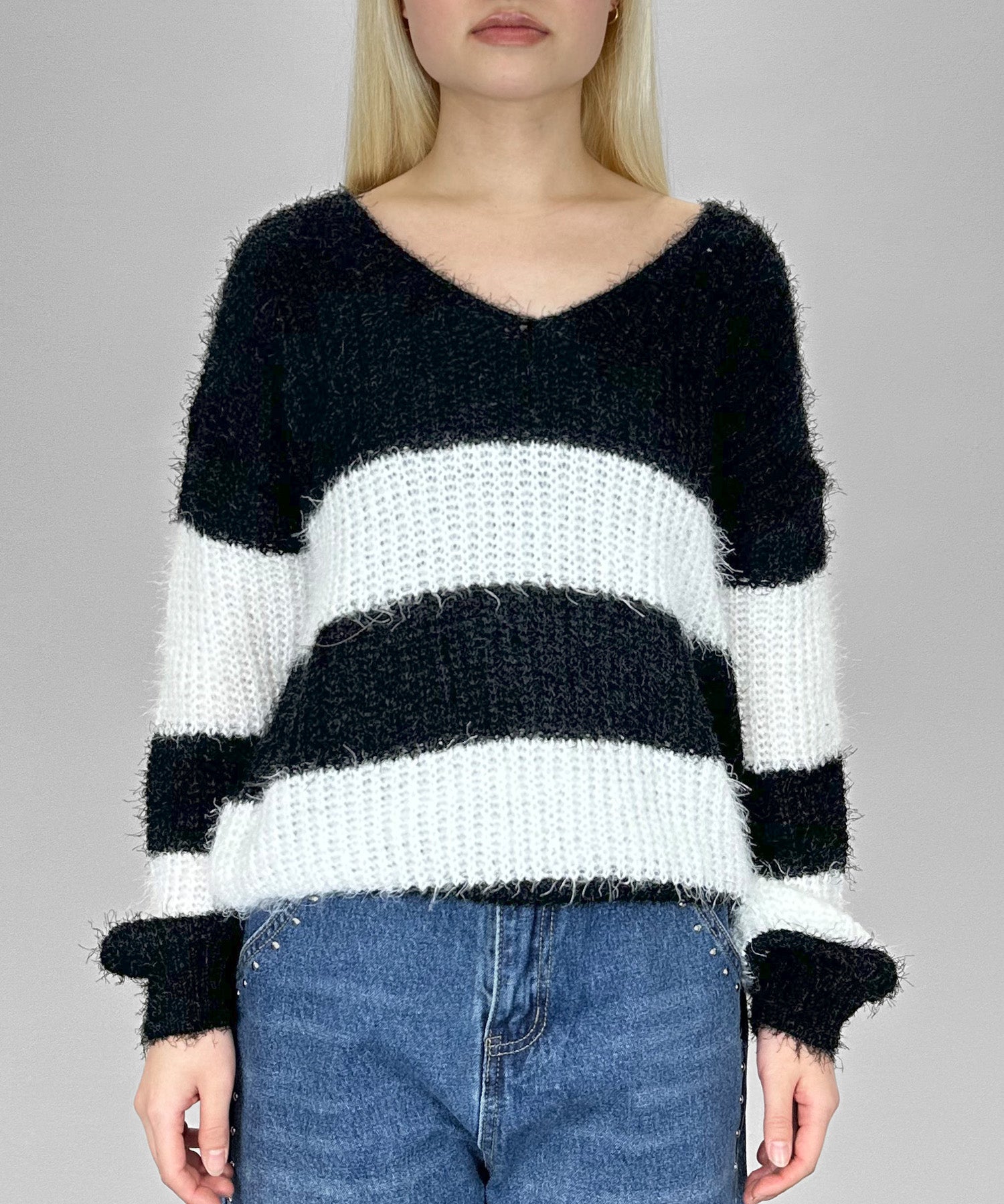 ワイドボーダーVネックニット