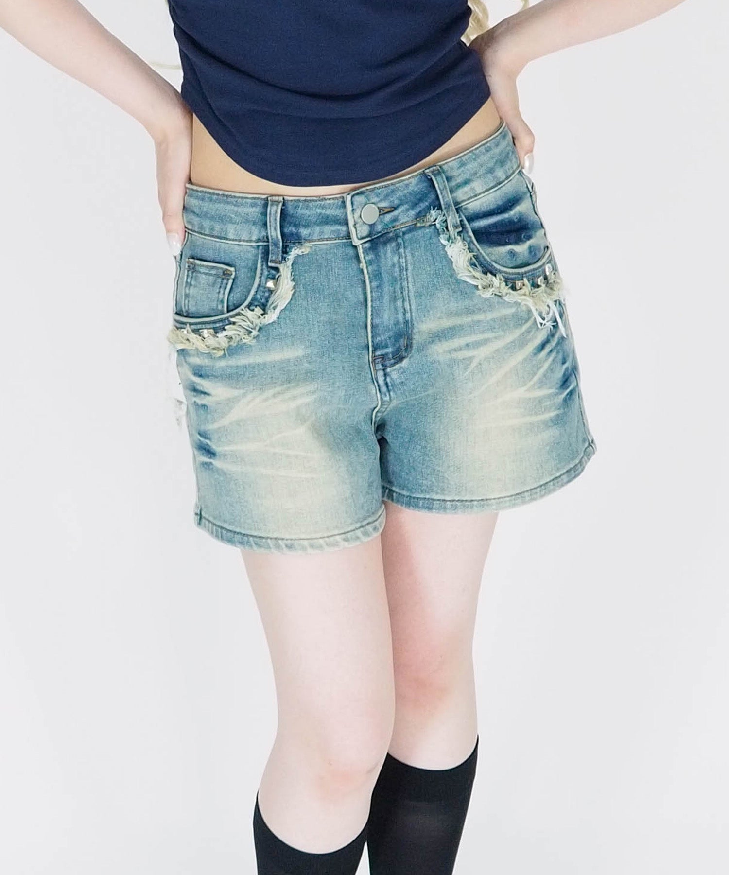 スタッズダメージショートデニム