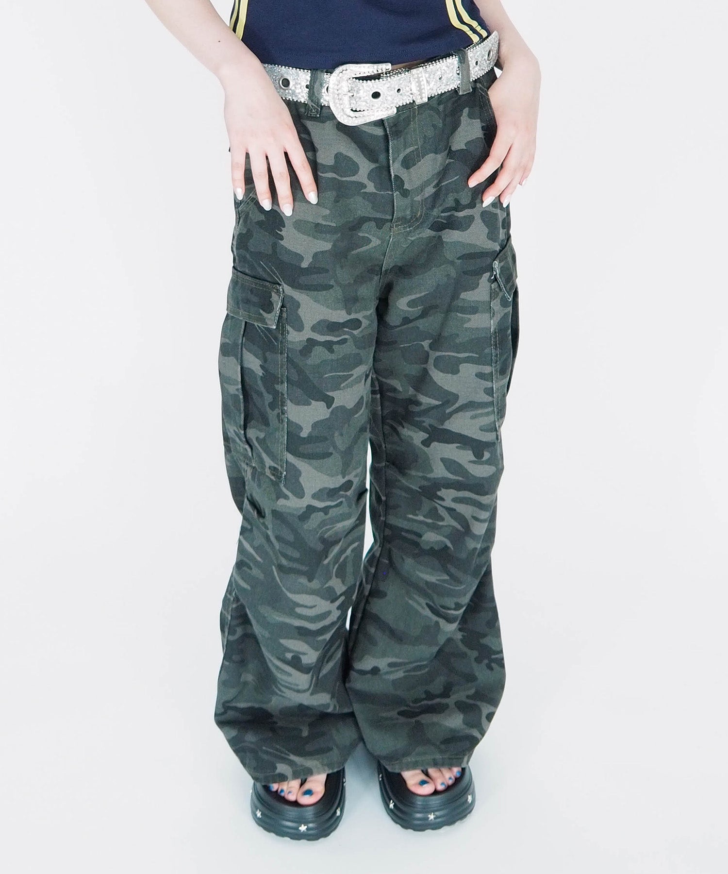 カモ柄カーゴパンツ