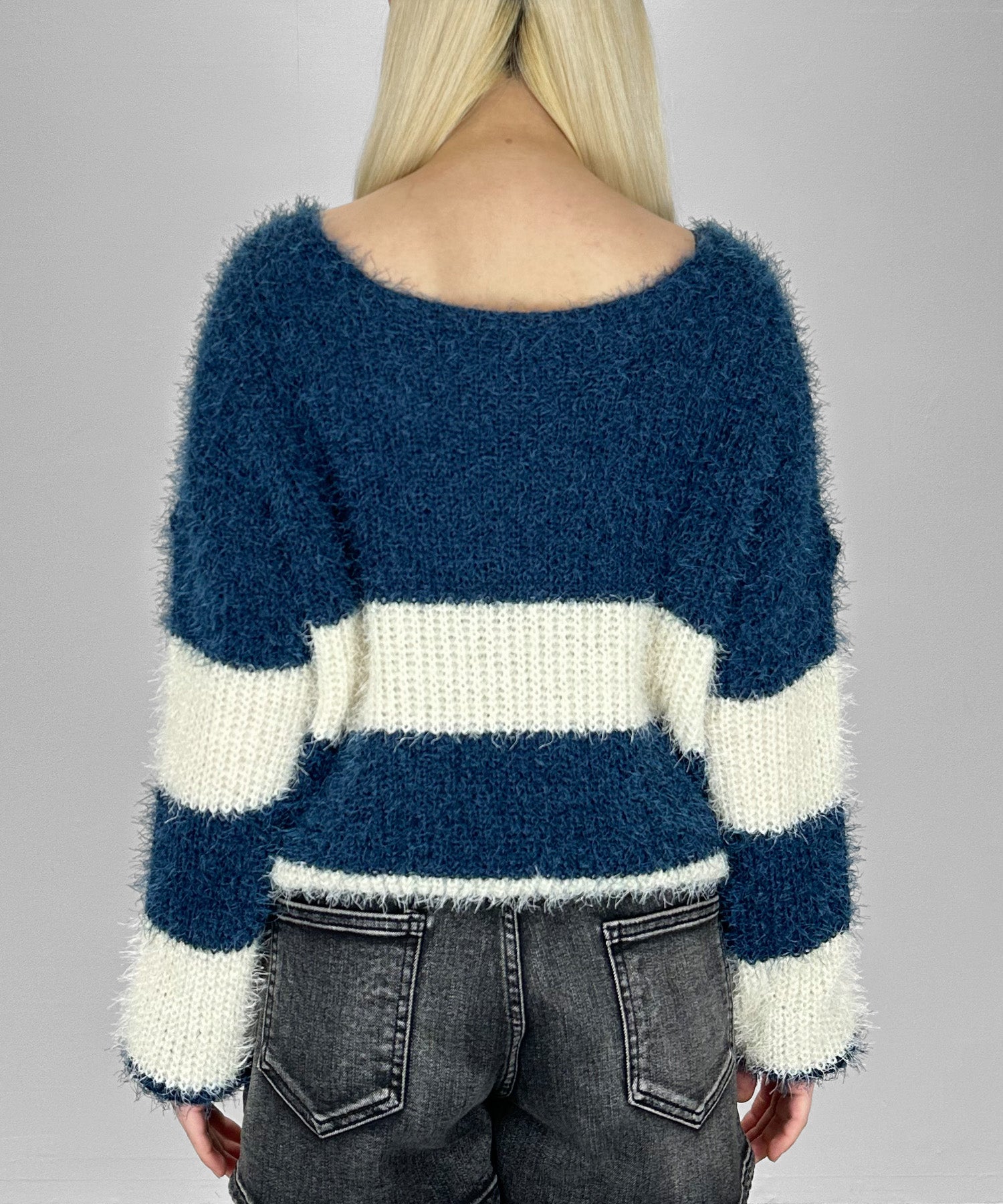 ワイドボーダーVネックニット