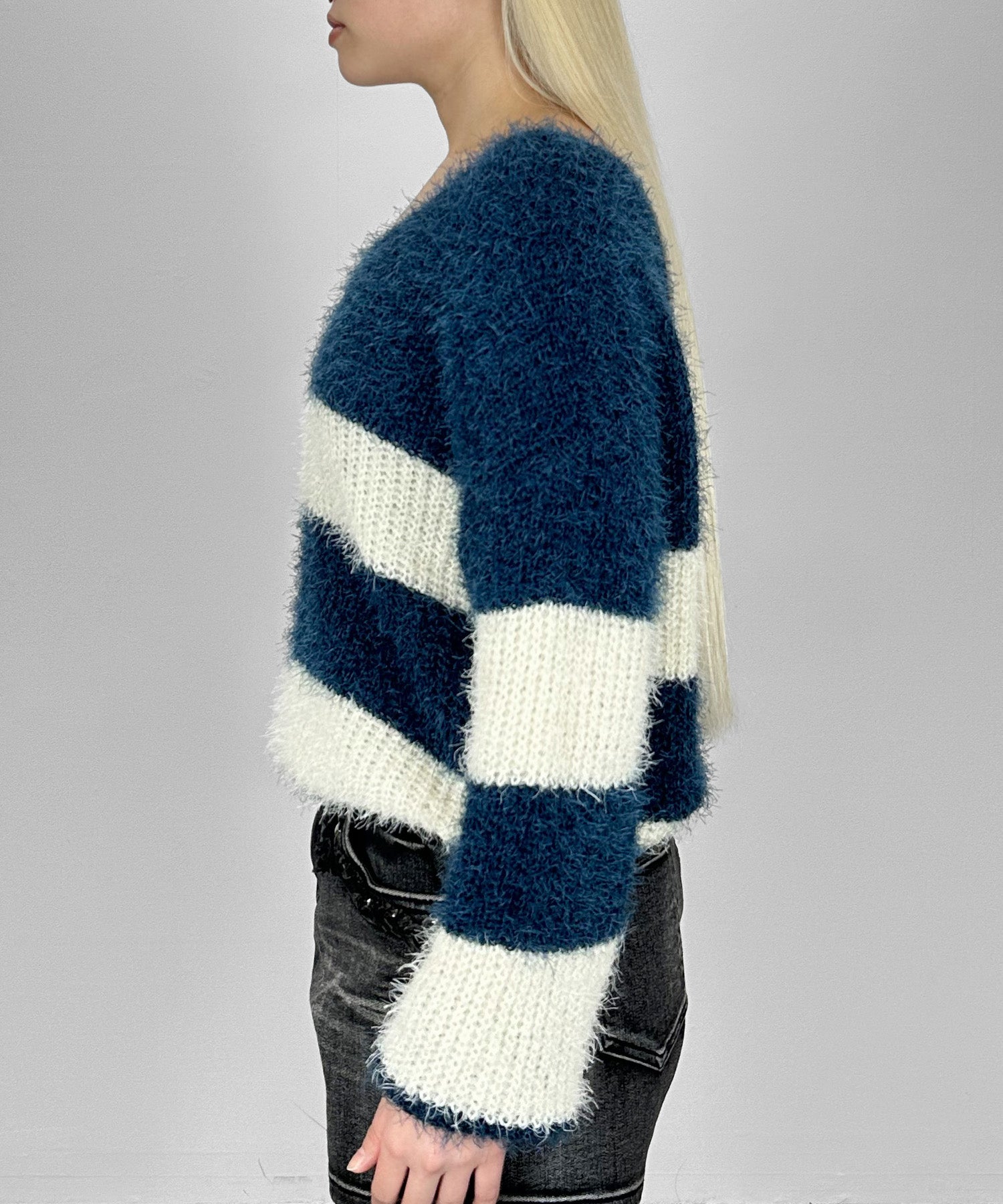 ワイドボーダーVネックニット