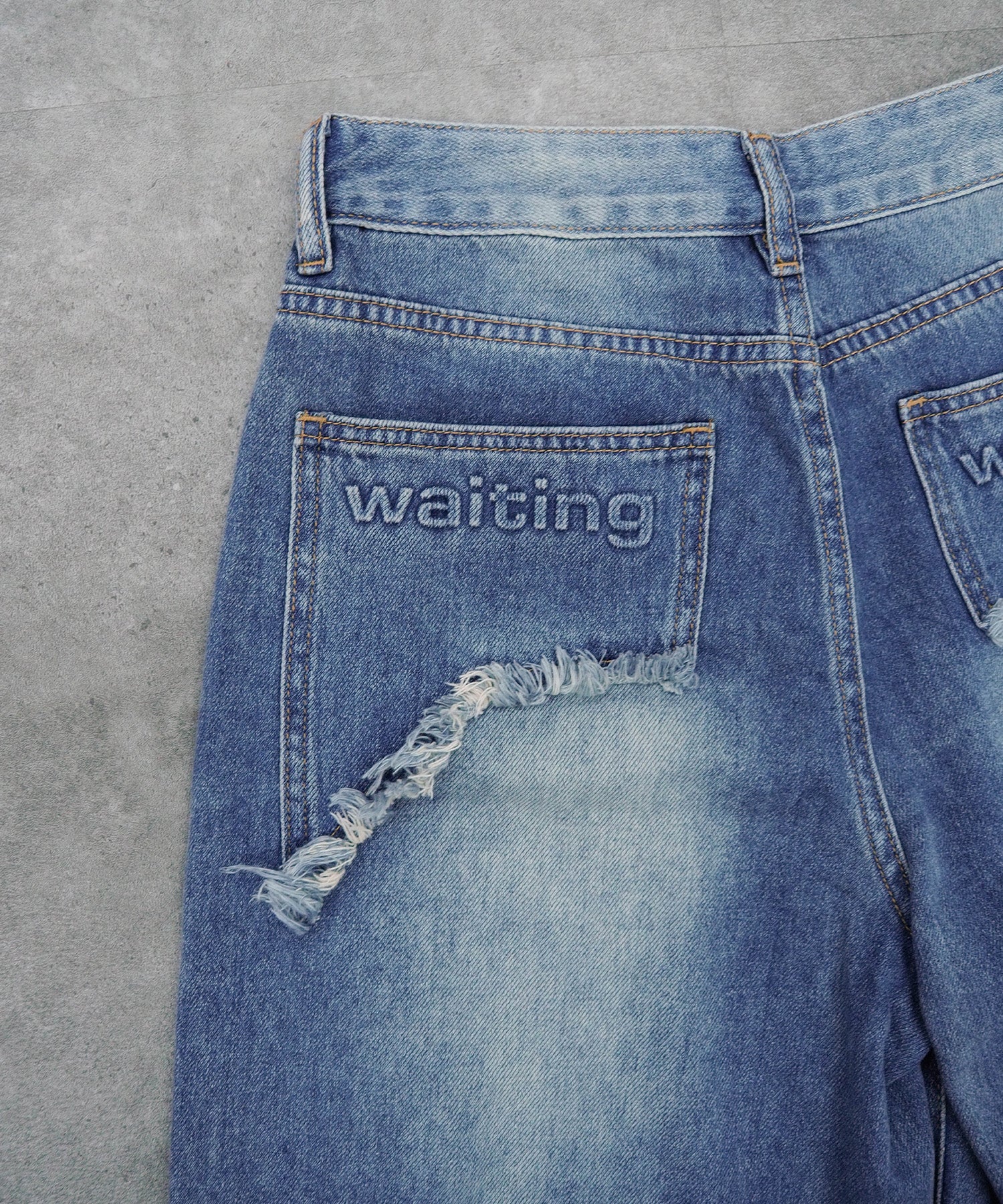 ダメージエンボスデニム