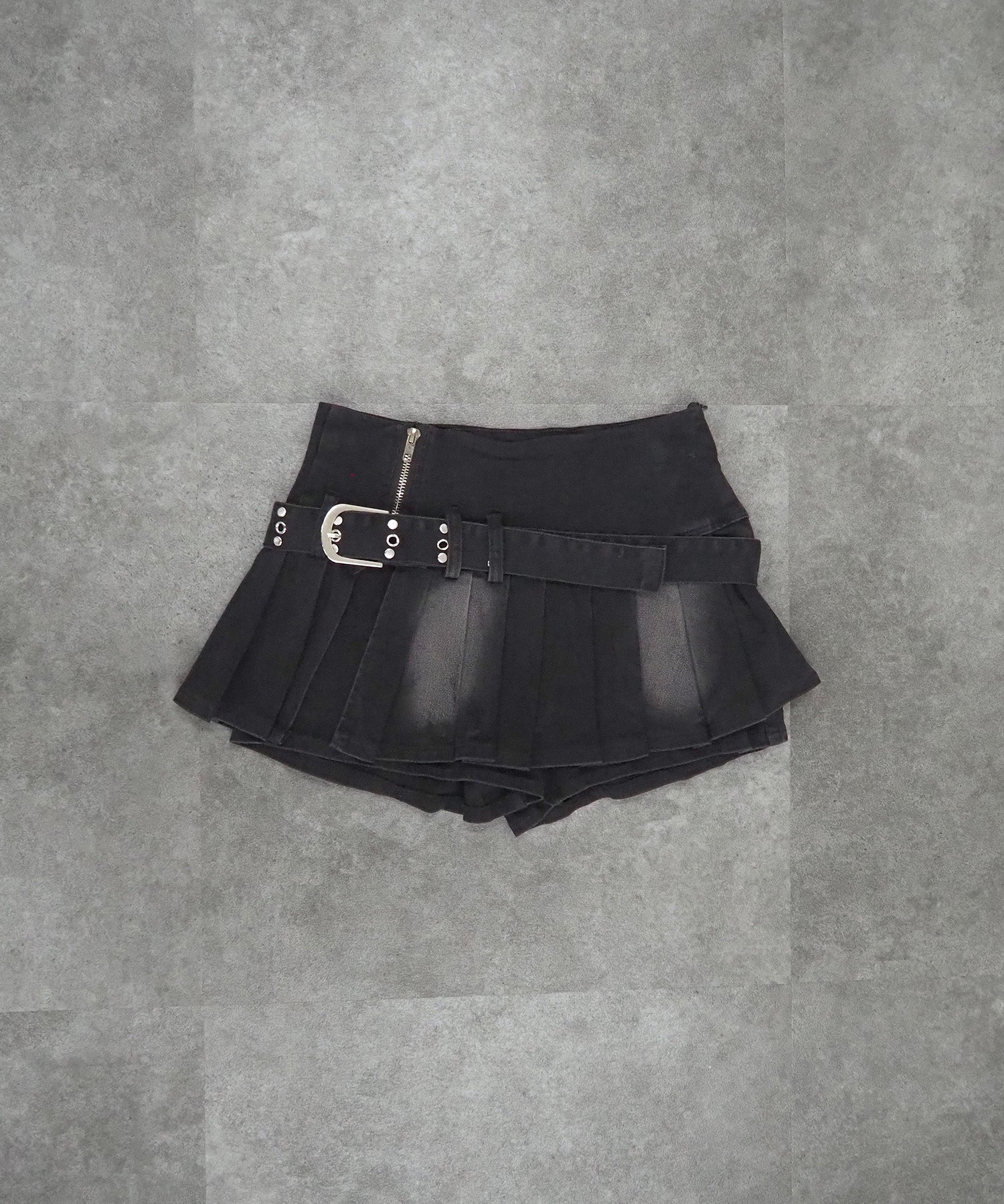 ベルト付きデニムプリーツスカート