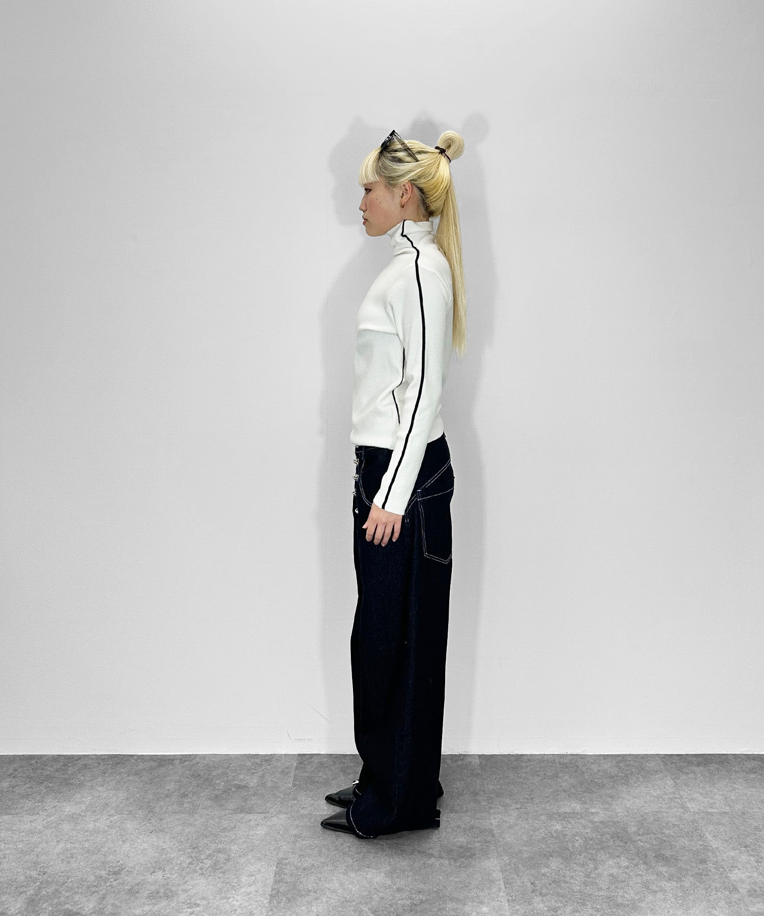 ハイネックワンライントップス