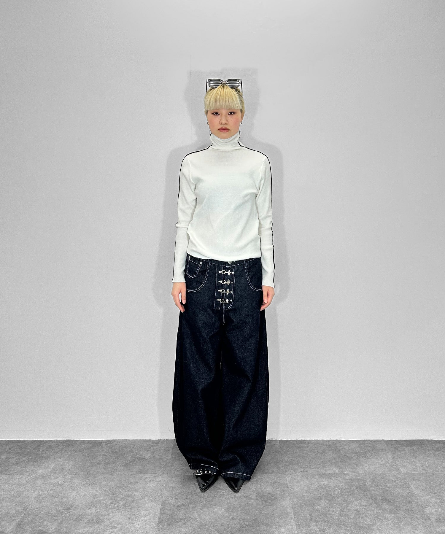 ハイネックワンライントップス