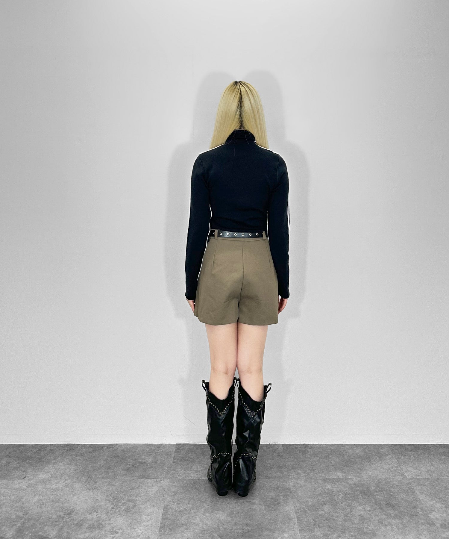 ハイネックワンライントップス