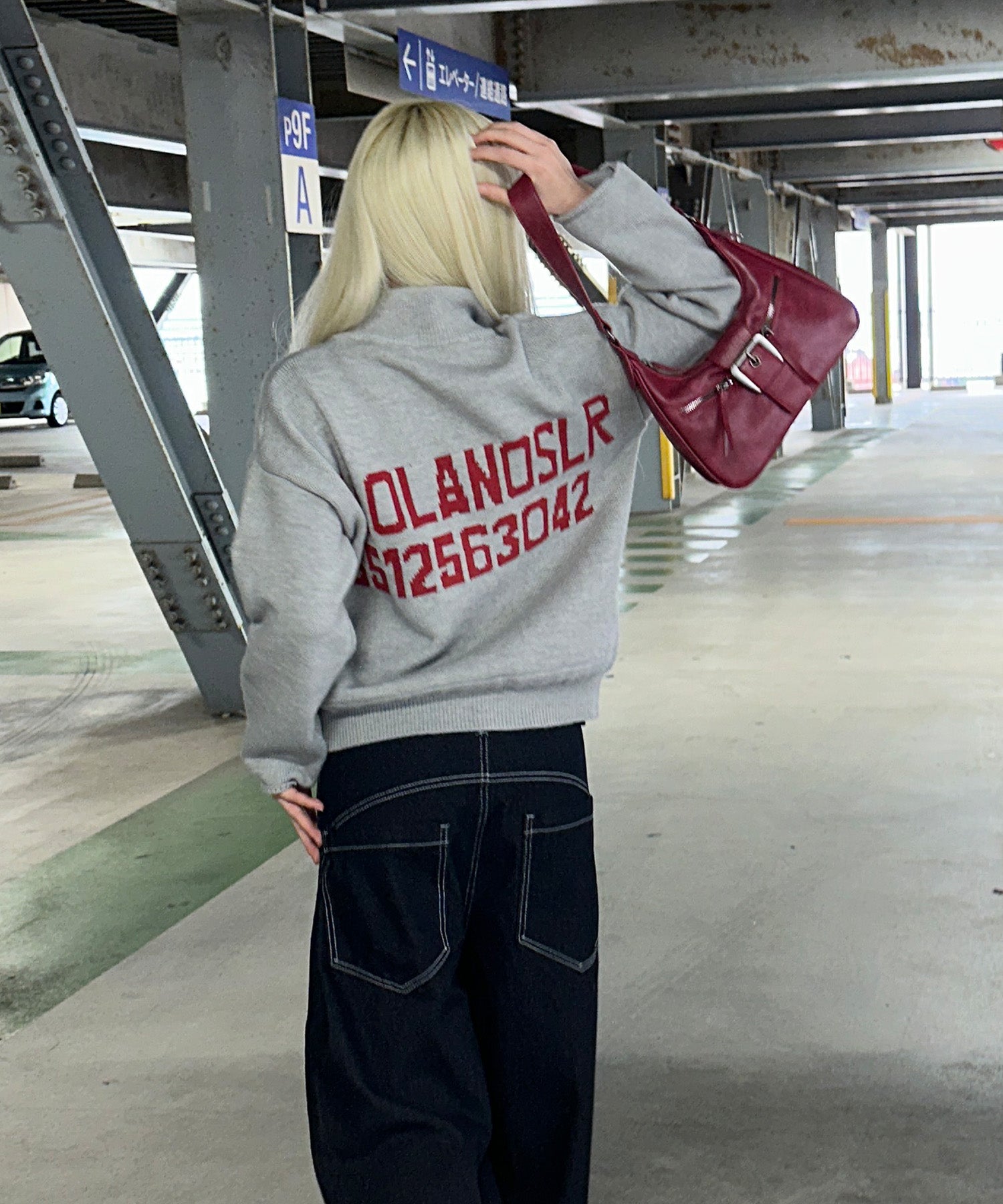 バックロゴハーフジップニット