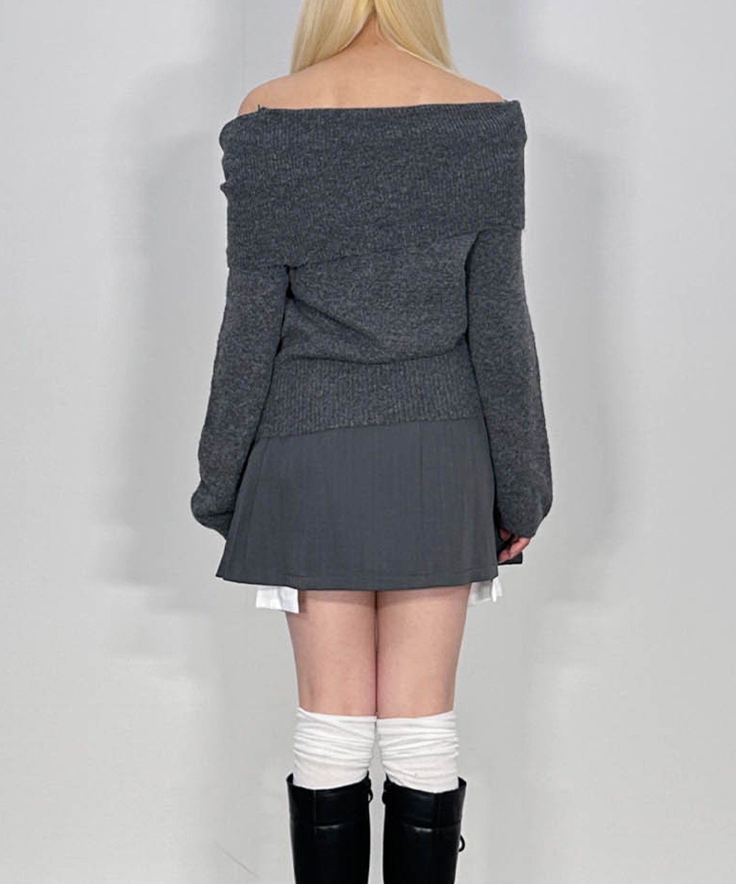 ウエスト3ボタンオフショルニット