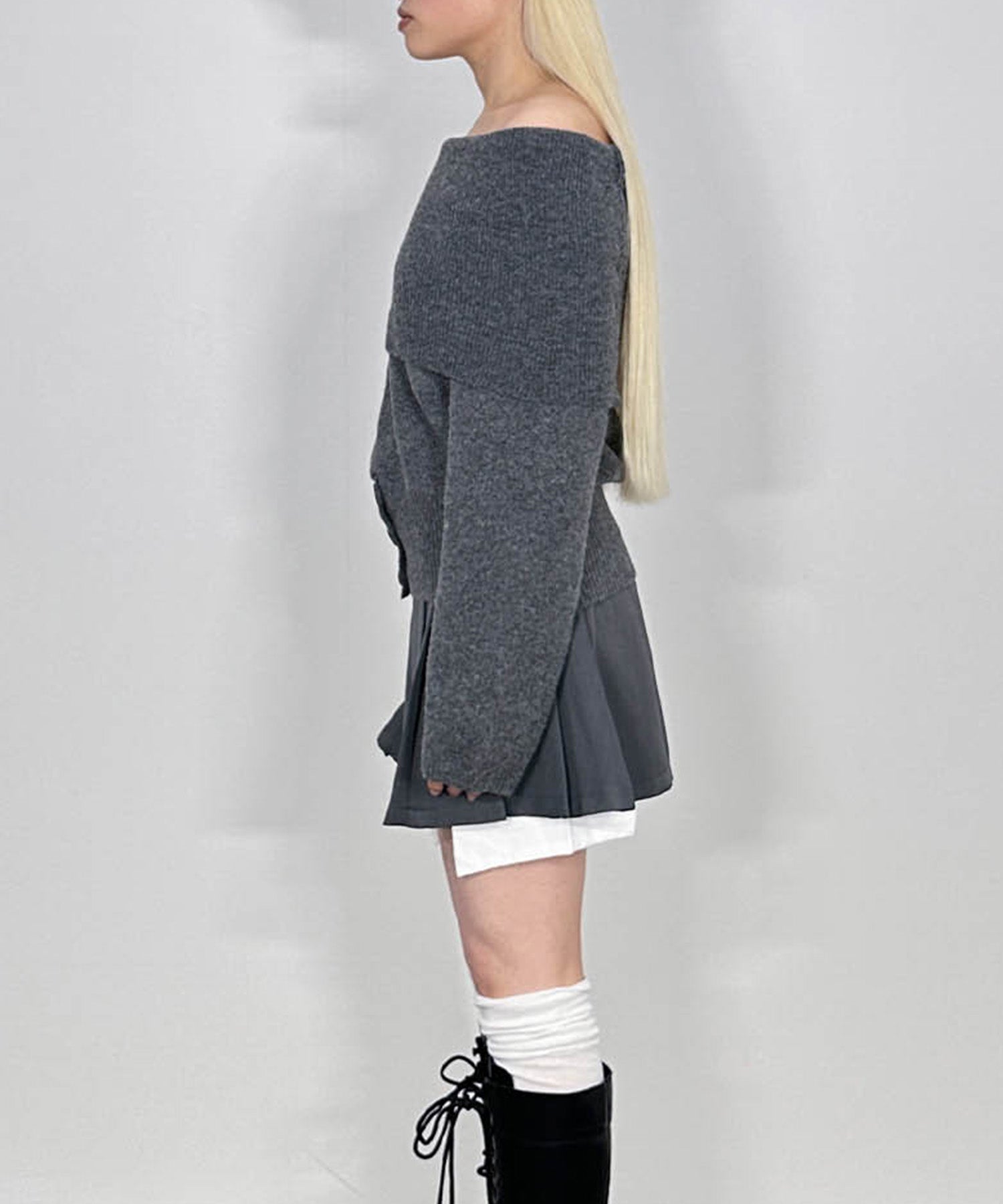 ウエスト3ボタンオフショルニット