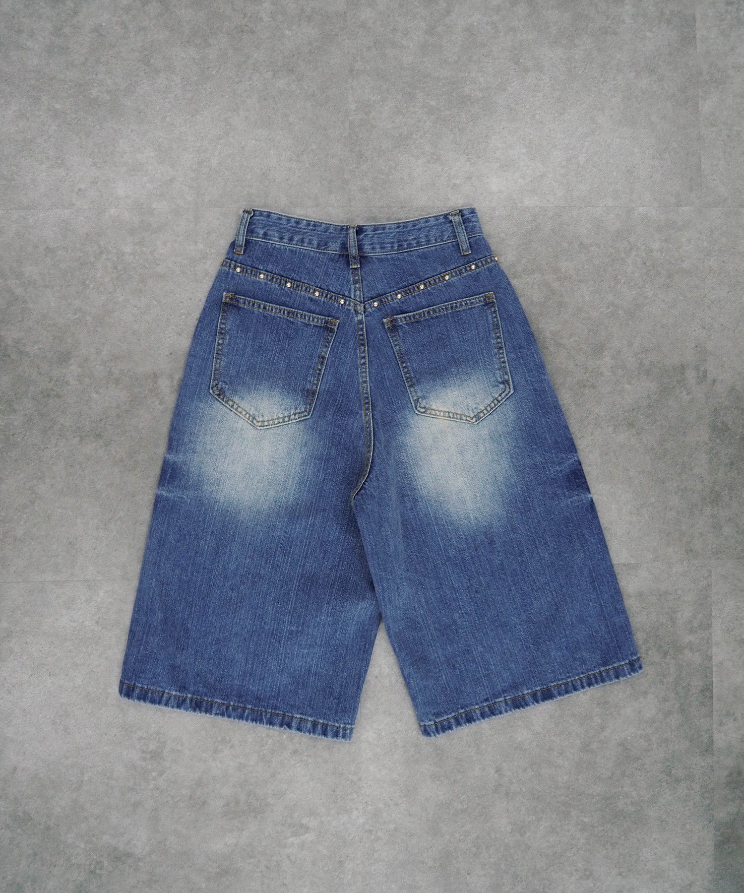 スタッズバミューダデニムパンツ