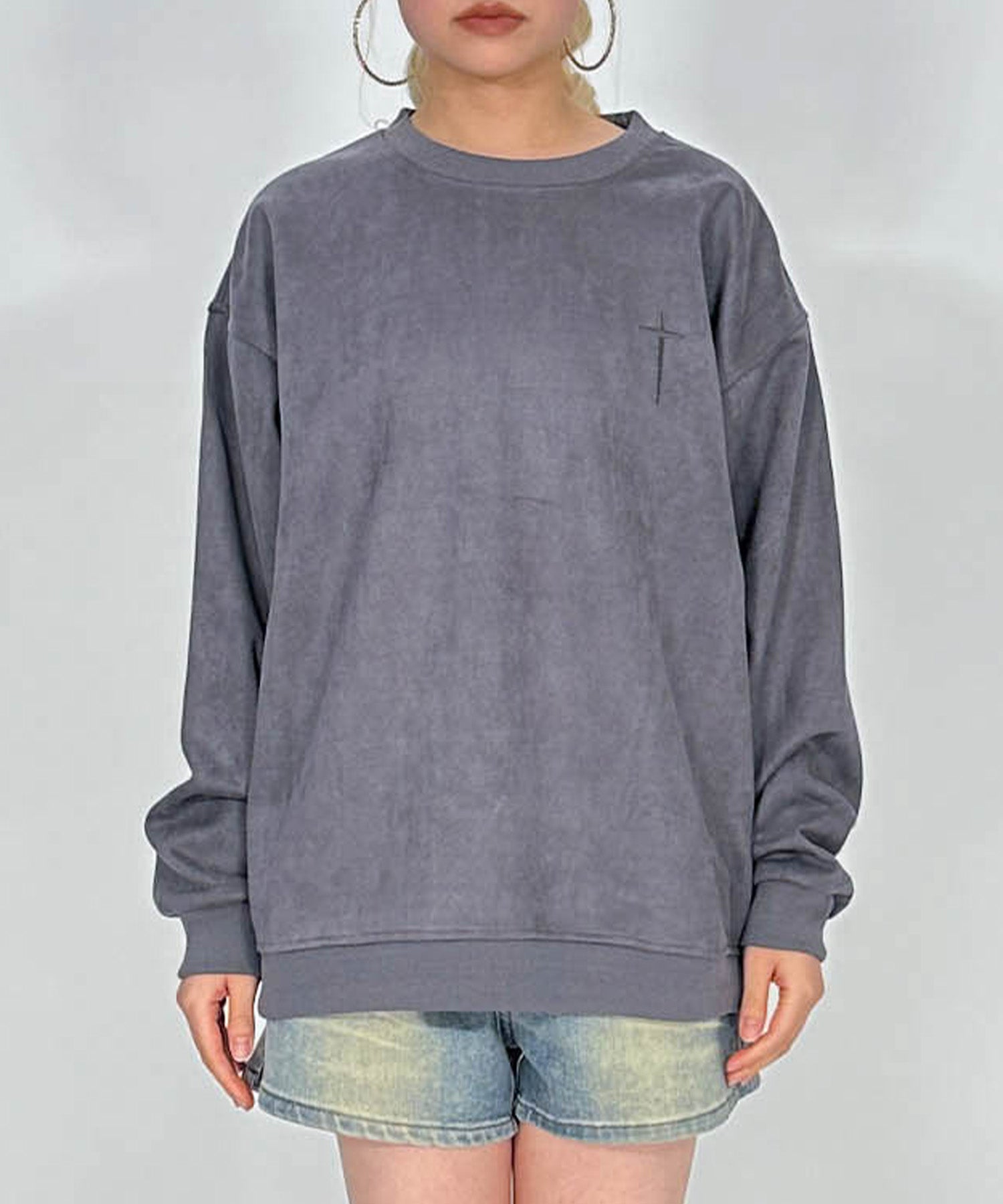 スウェード刺繍ロゴルーズスウェットトップス