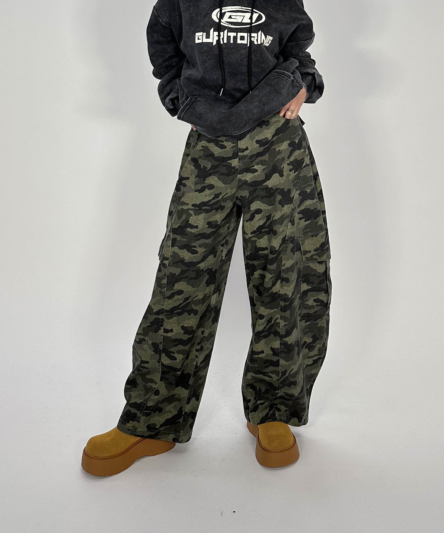 カモ柄バルーンパンツ