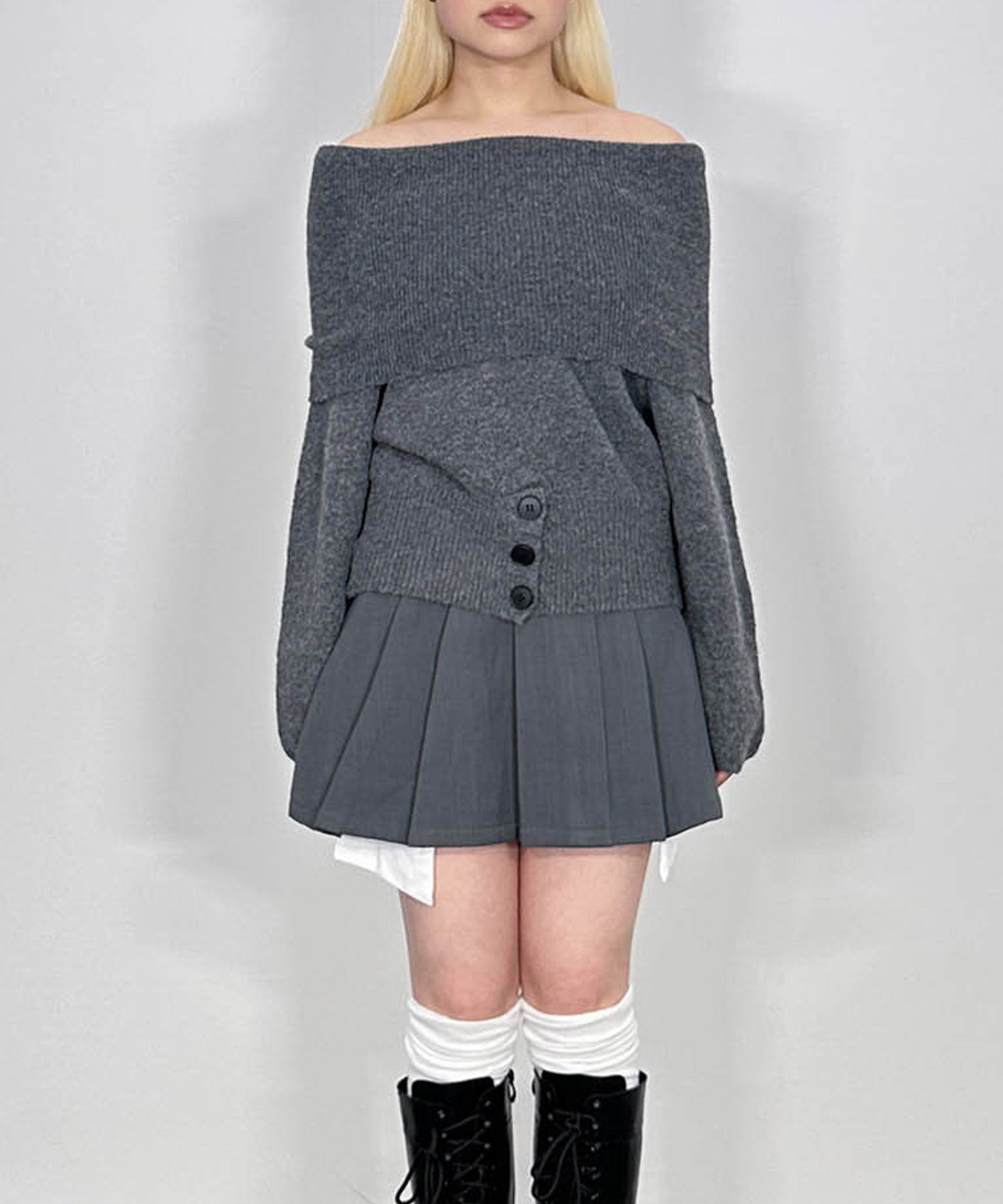 ウエスト3ボタンオフショルニット