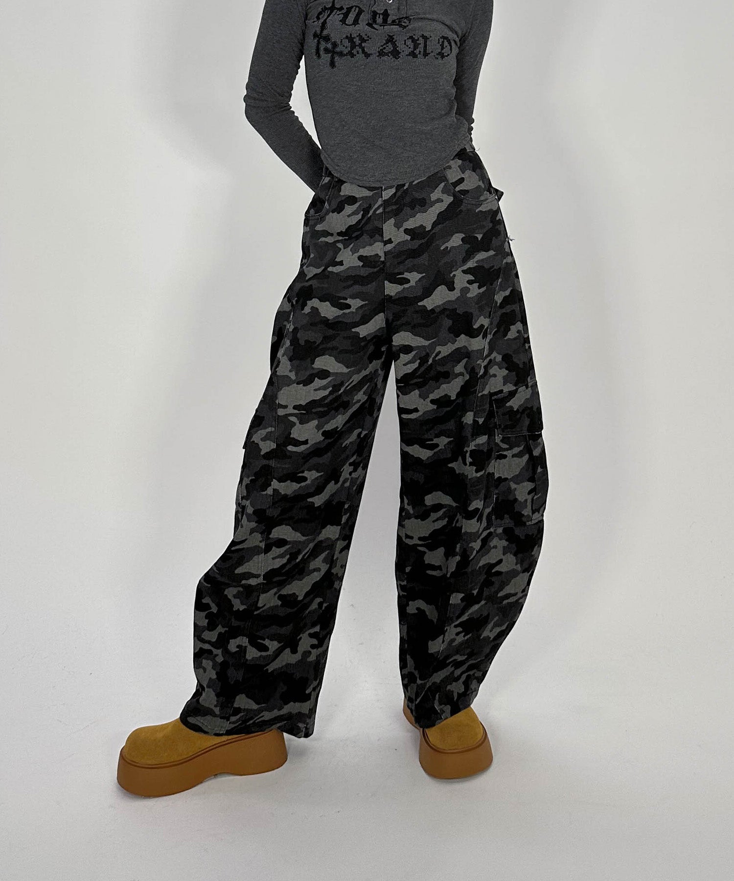 カモ柄バルーンパンツ