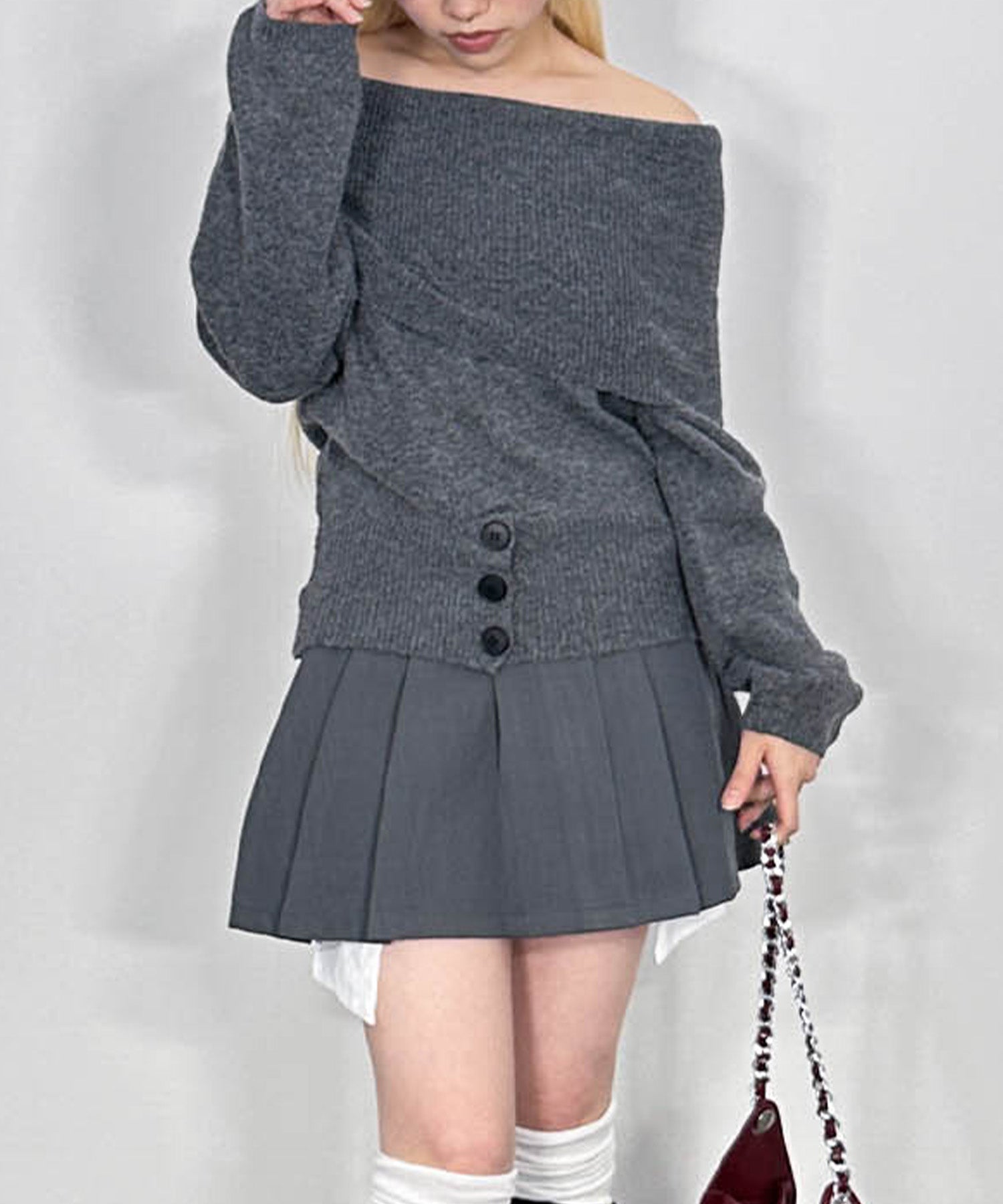 ウエスト3ボタンオフショルニット