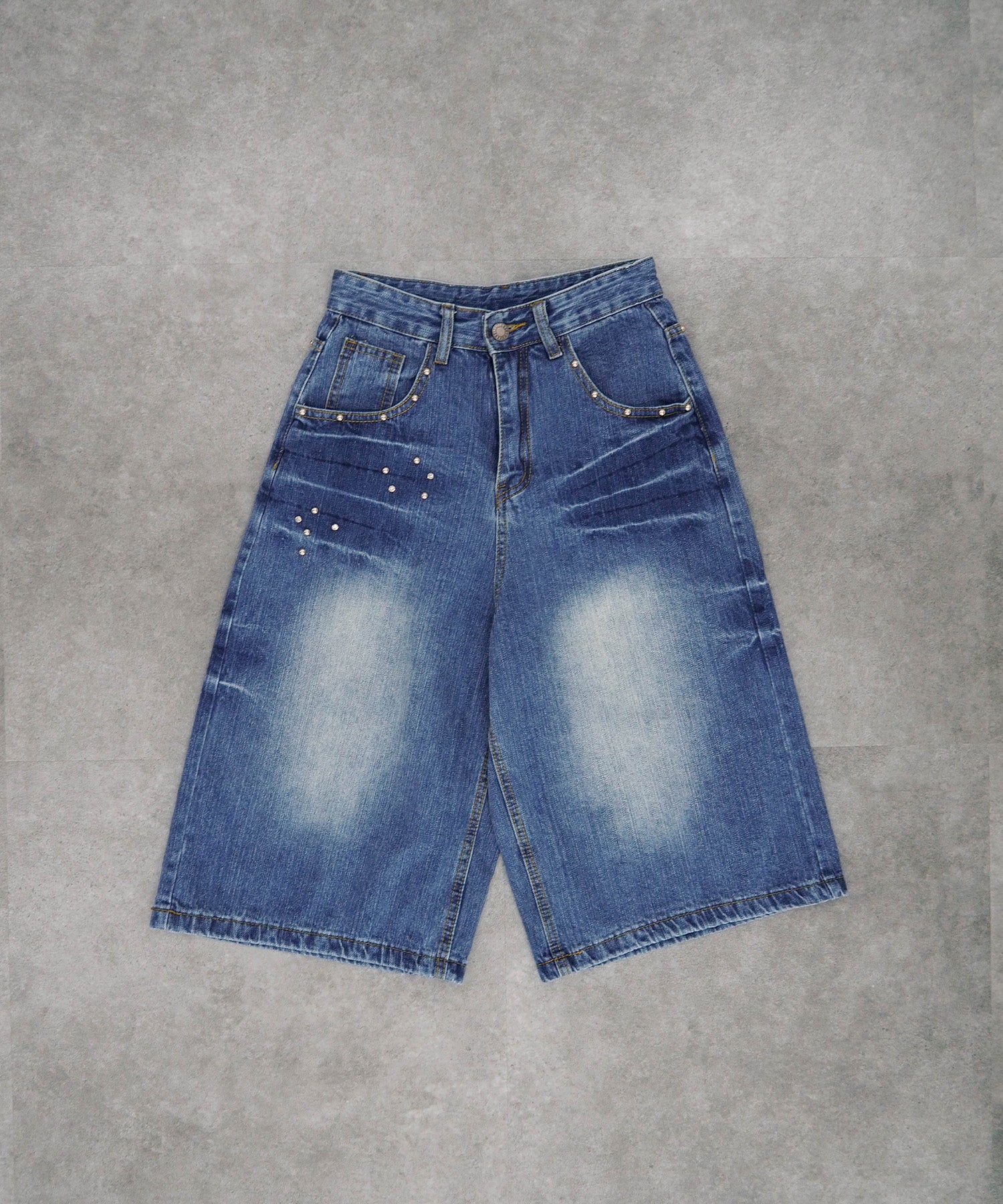 スタッズバミューダデニムパンツ