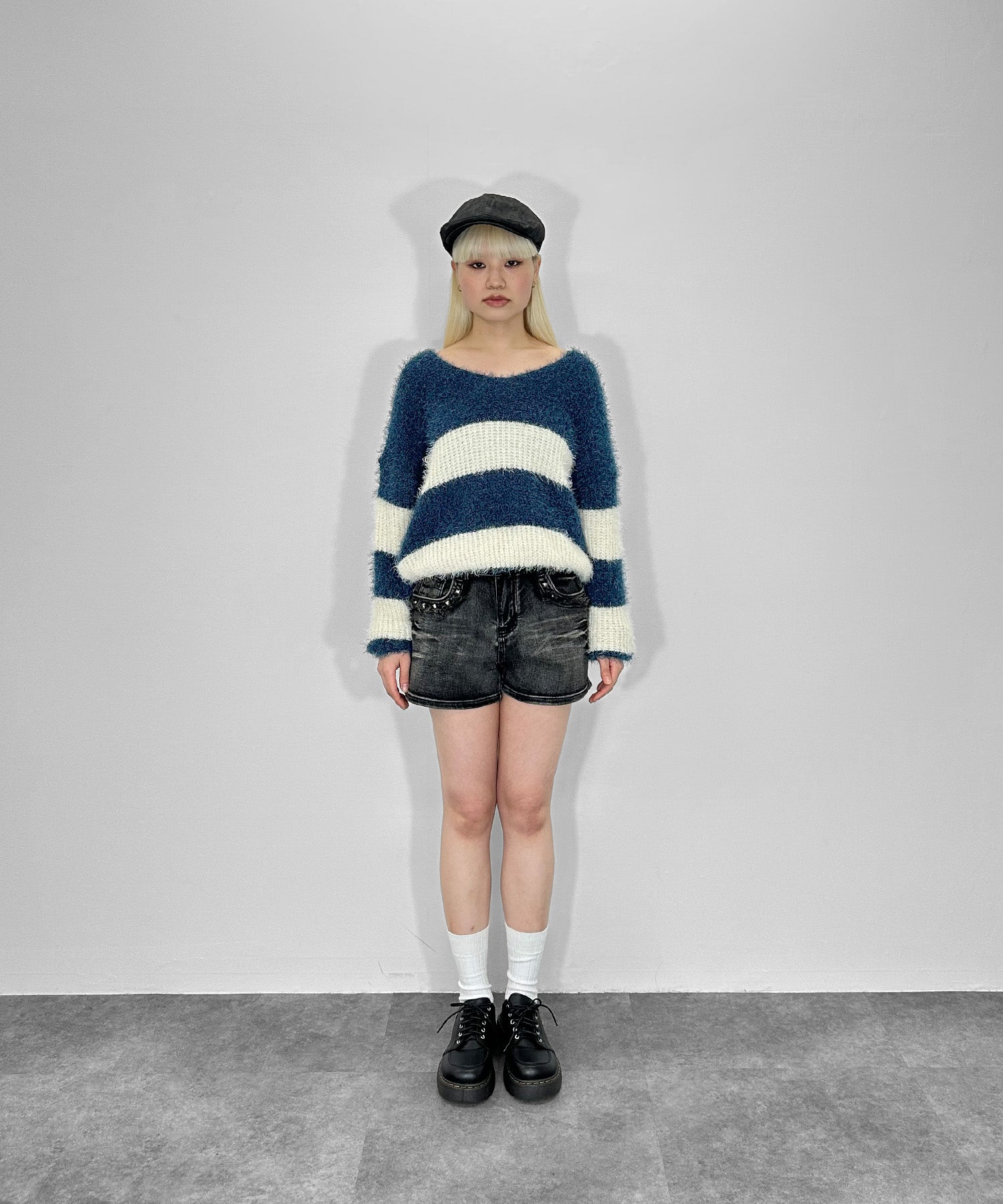 ワイドボーダーVネックニット