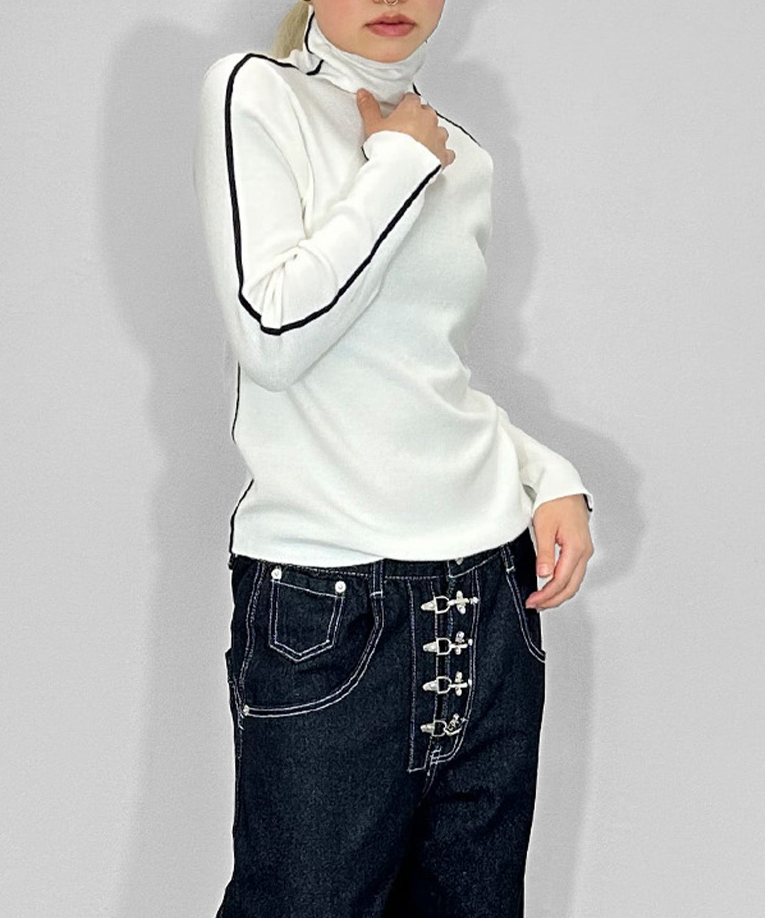 ハイネックワンライントップス