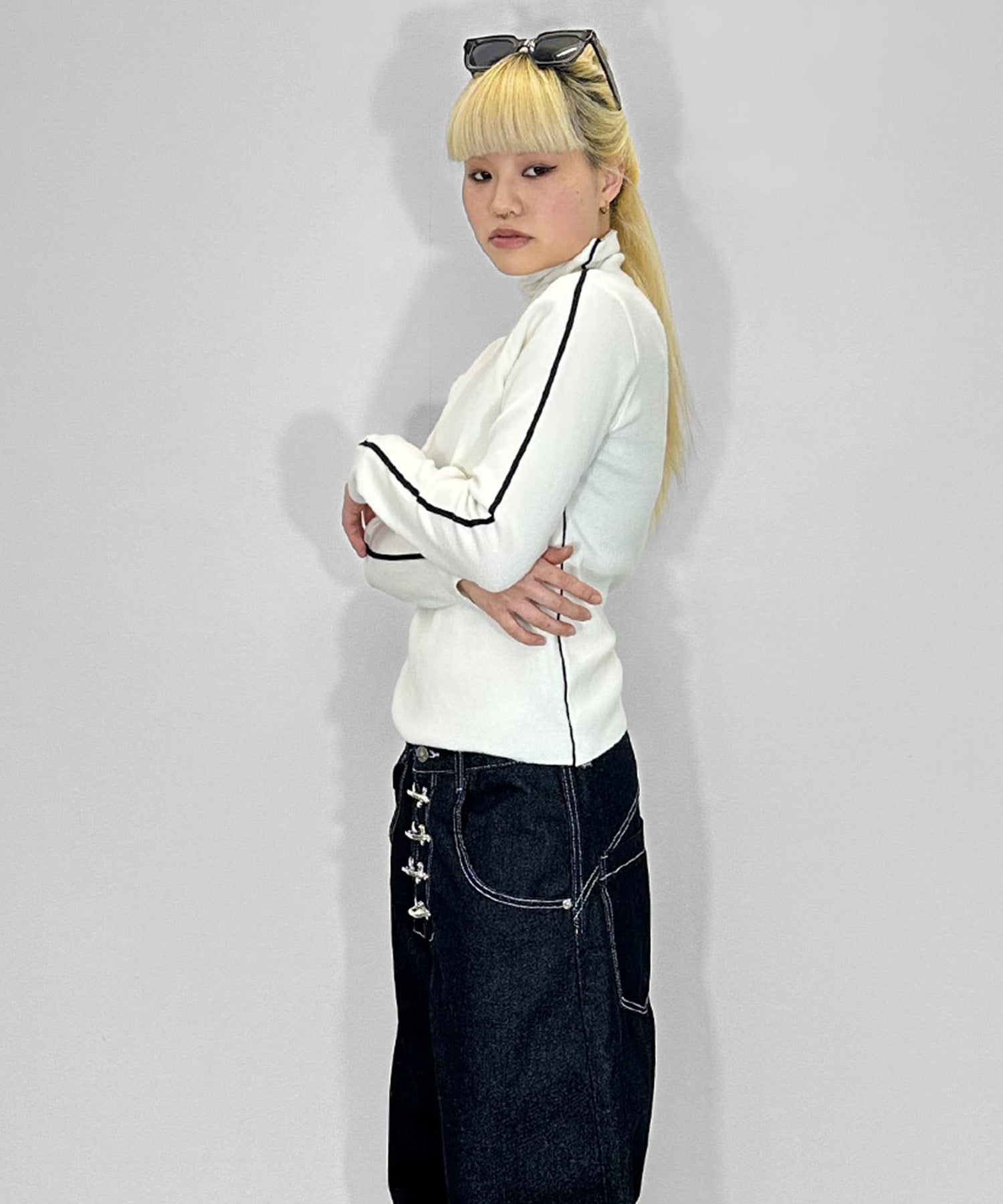 ハイネックワンライントップス