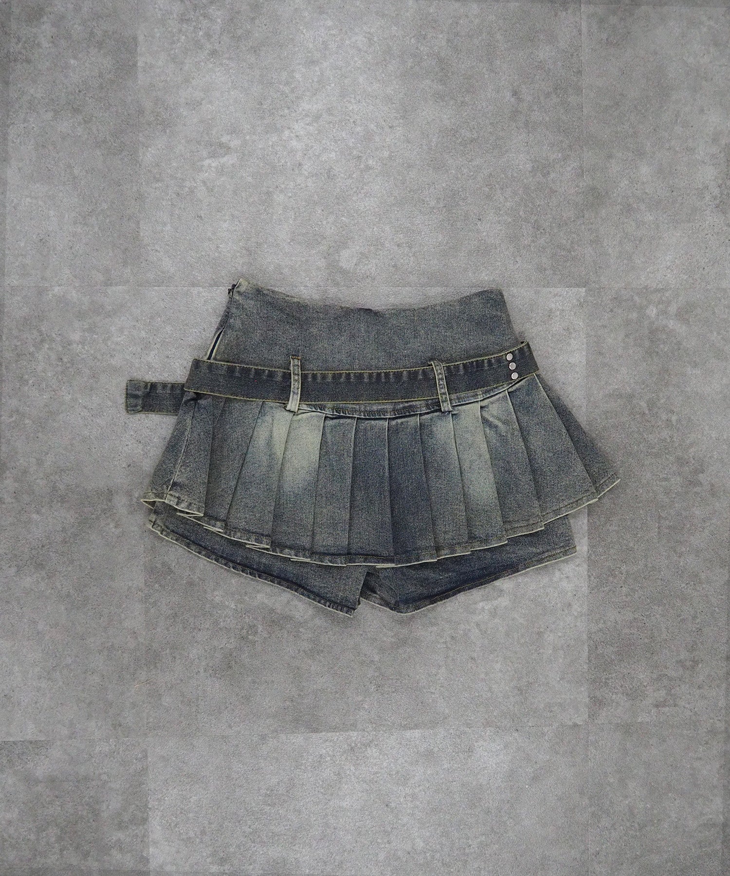 ベルト付きデニムプリーツスカート